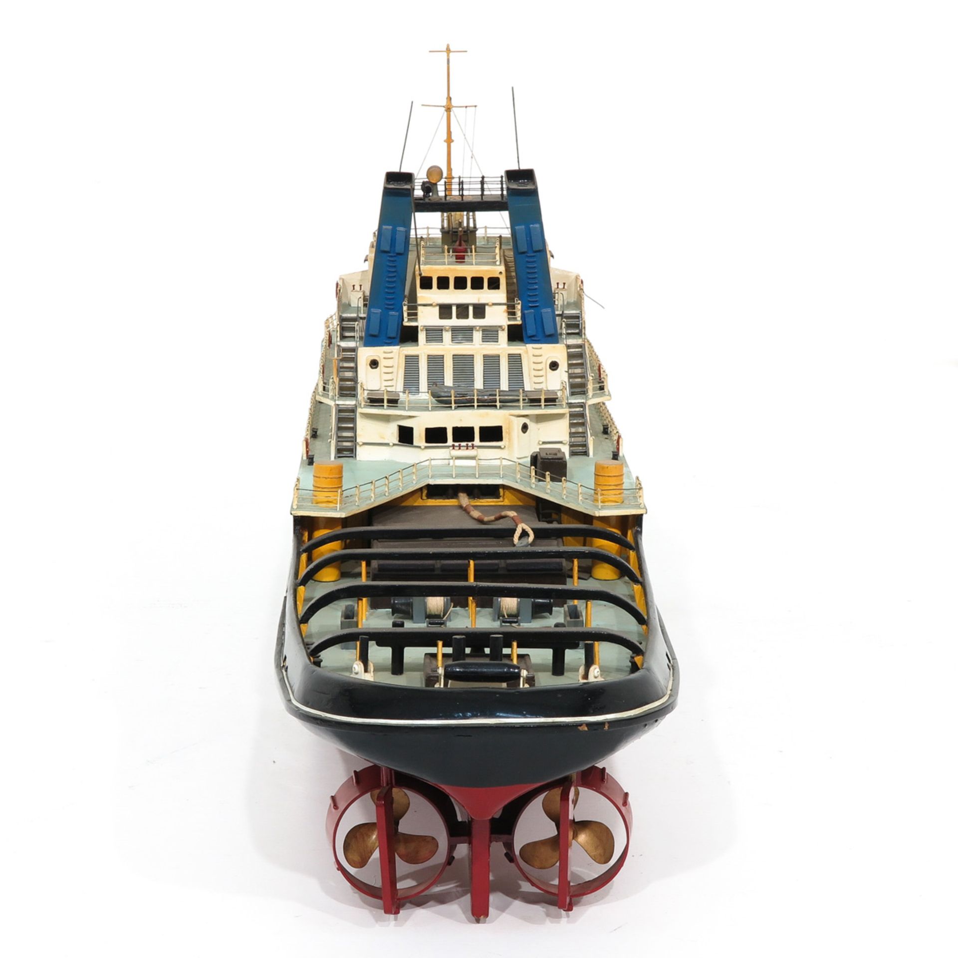 A Model Ship - Bild 2 aus 8