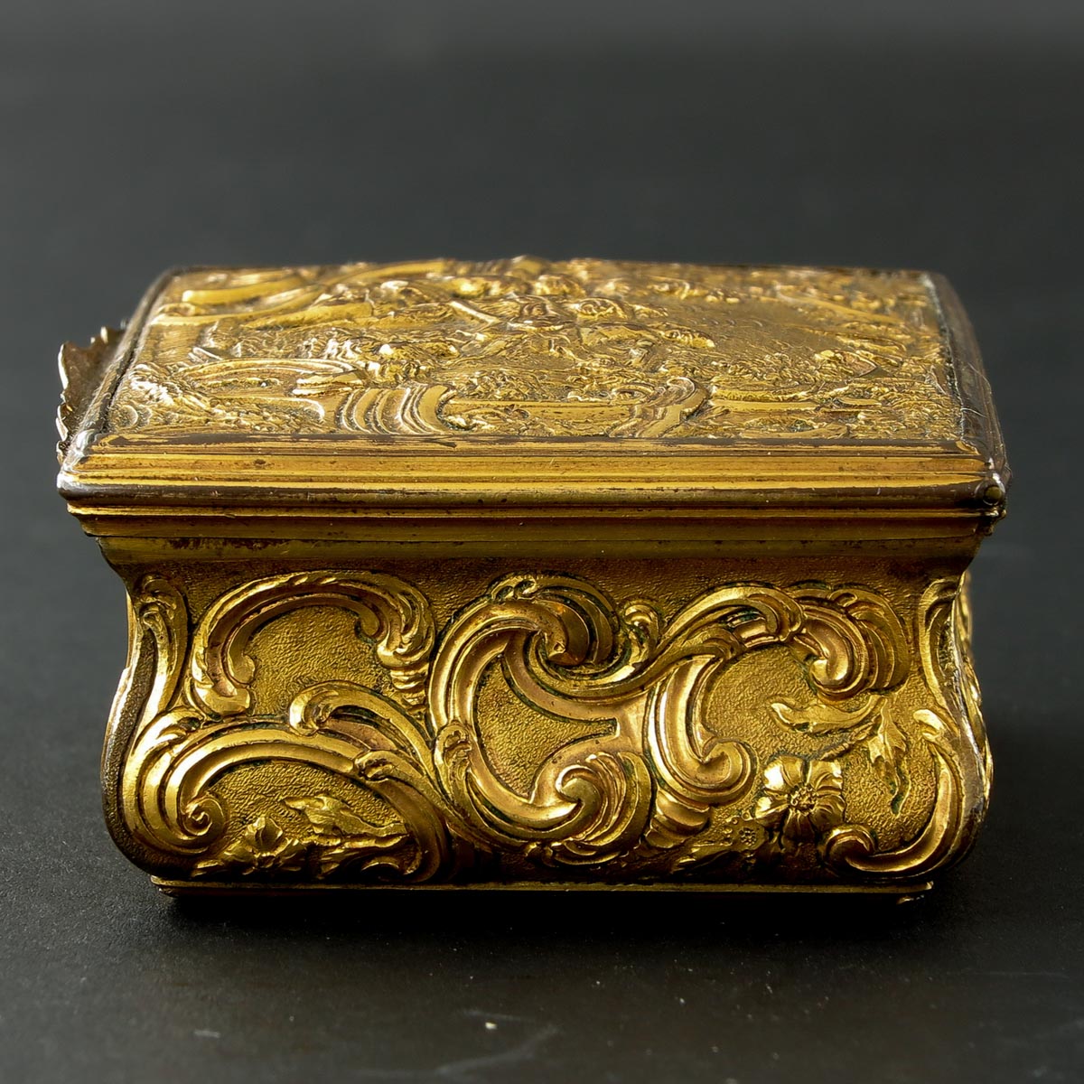 An 18th Century Gilt Snuff Box - Image 2 of 10