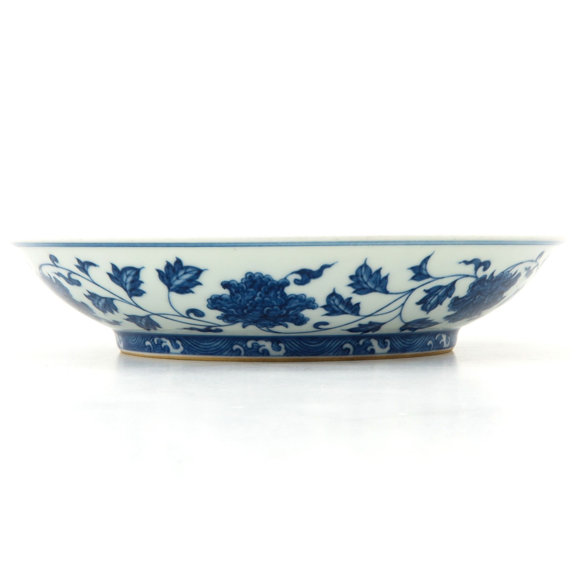 A Blue and White Dish - Image 4 of 8