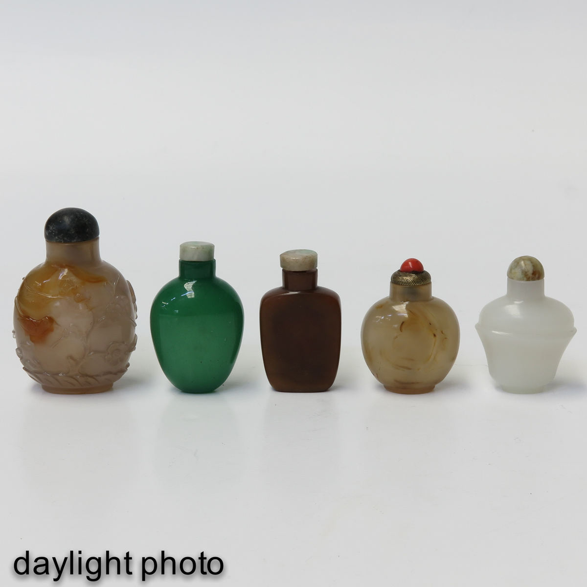 A Collection of 5 Snuff Bottles - Image 7 of 10