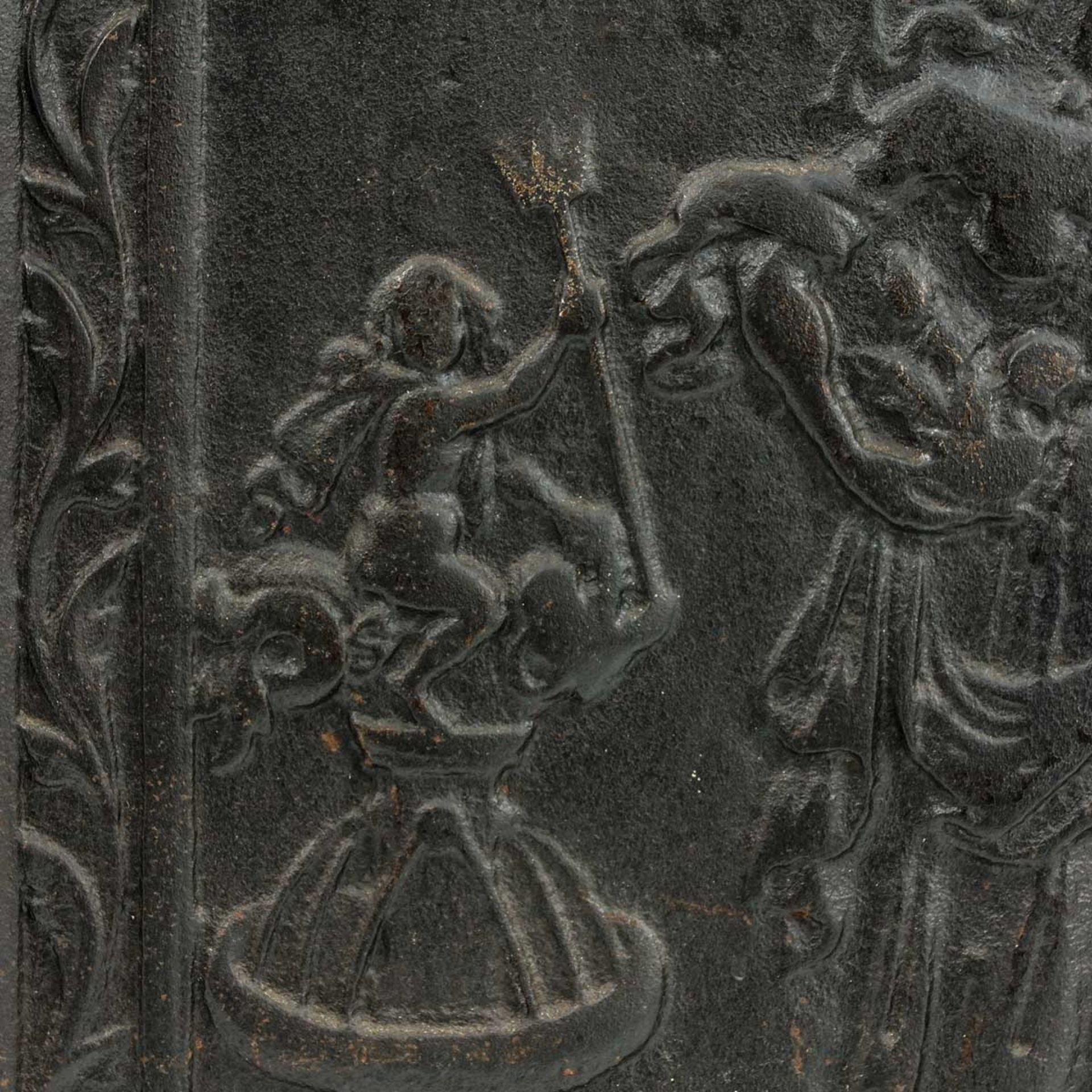 An 18th Century Cast Iron Plate - Bild 4 aus 5