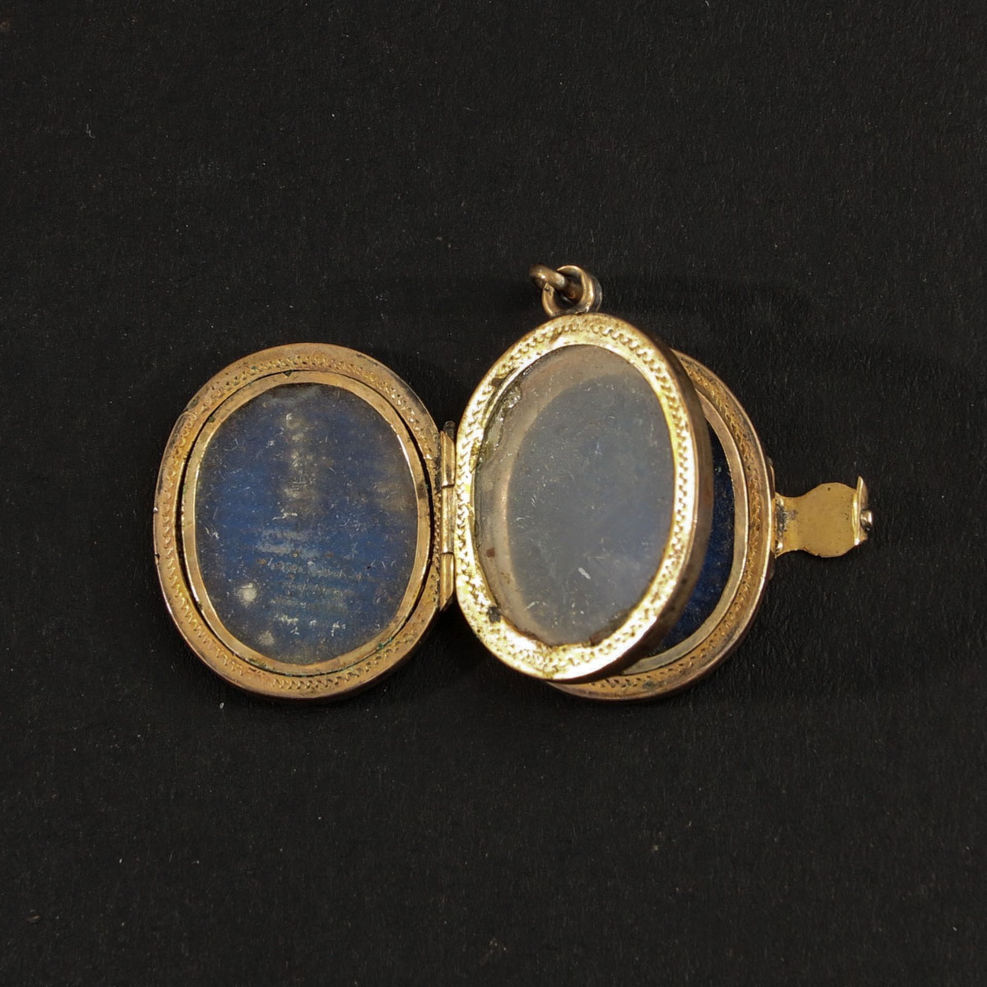 A Lot of Photo Medallions and Bible Clasp - Image 6 of 7