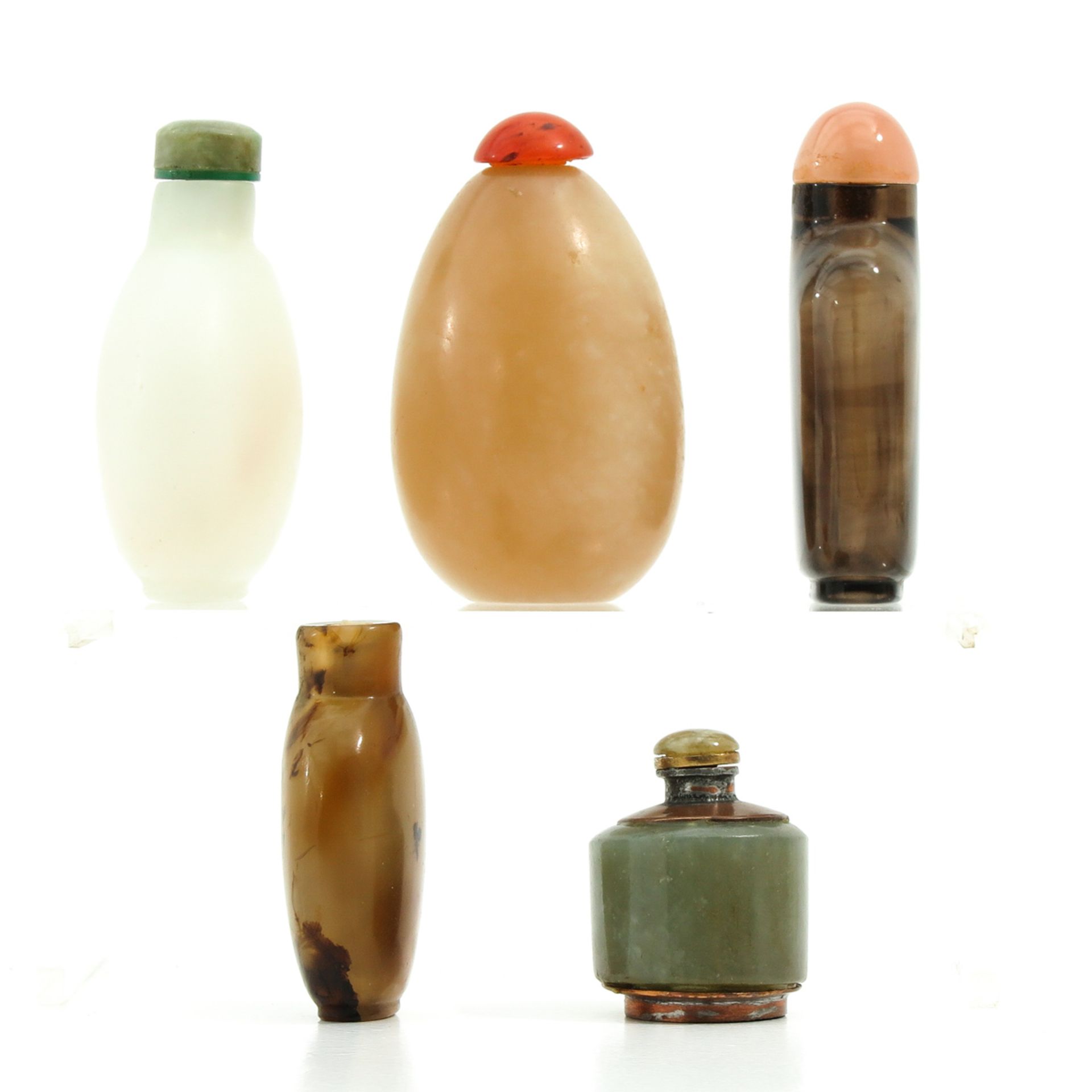 A Collection of 5 Snuff Bottles - Bild 2 aus 10