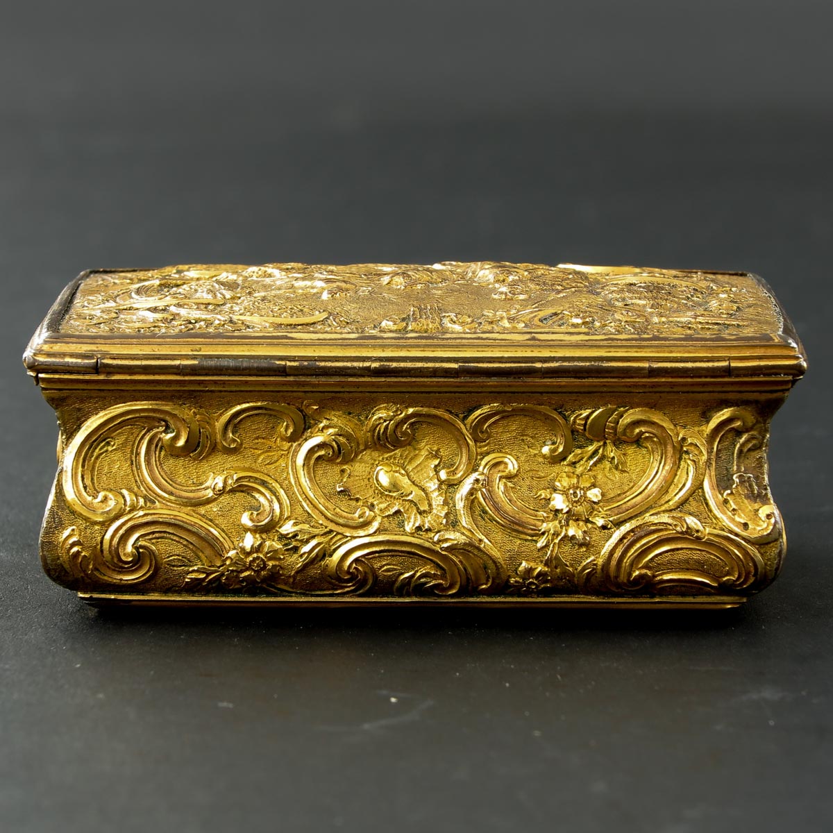 An 18th Century Gilt Snuff Box - Image 3 of 10