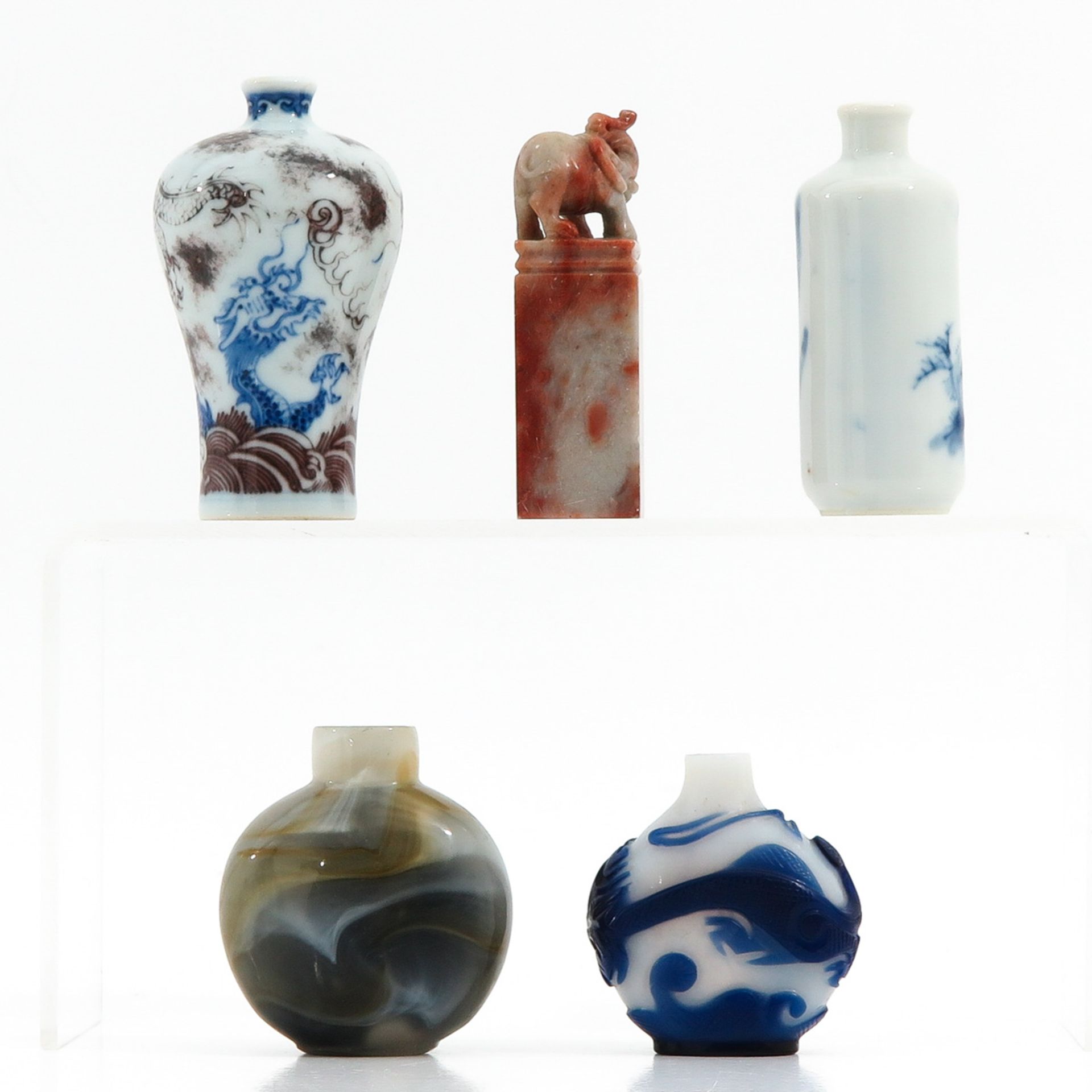 A Diverse Collection of Porcelain - Bild 3 aus 9