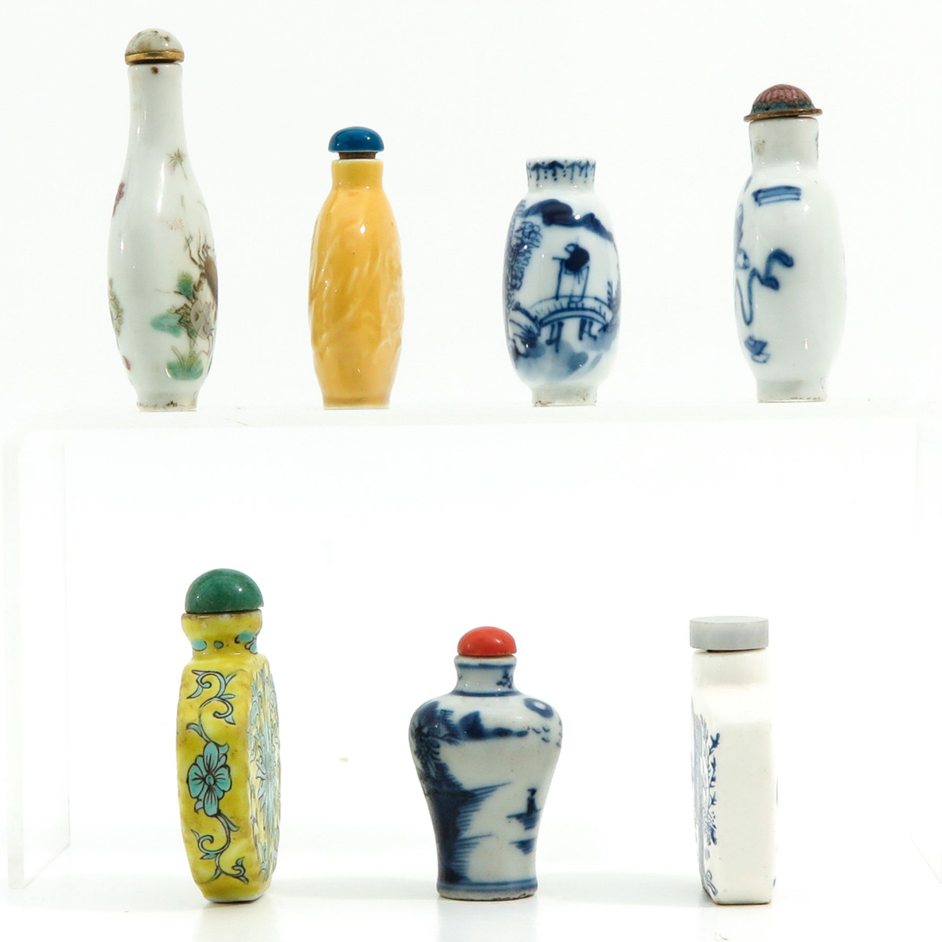A Collection of 7 Snuff Bottles - Bild 4 aus 10
