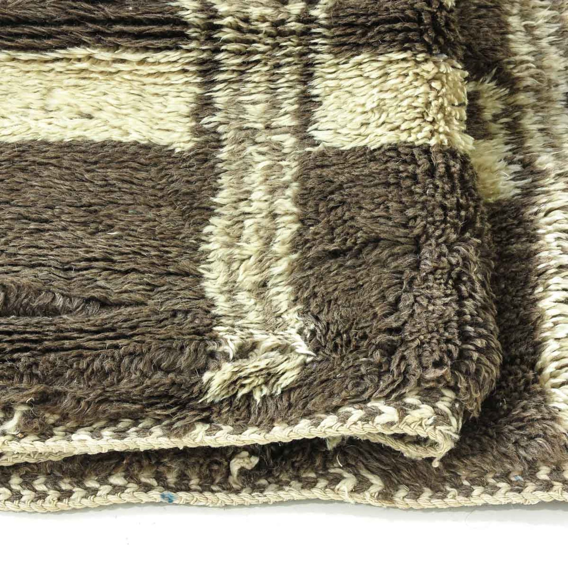 A Very Large Wool Carpet - Bild 4 aus 7
