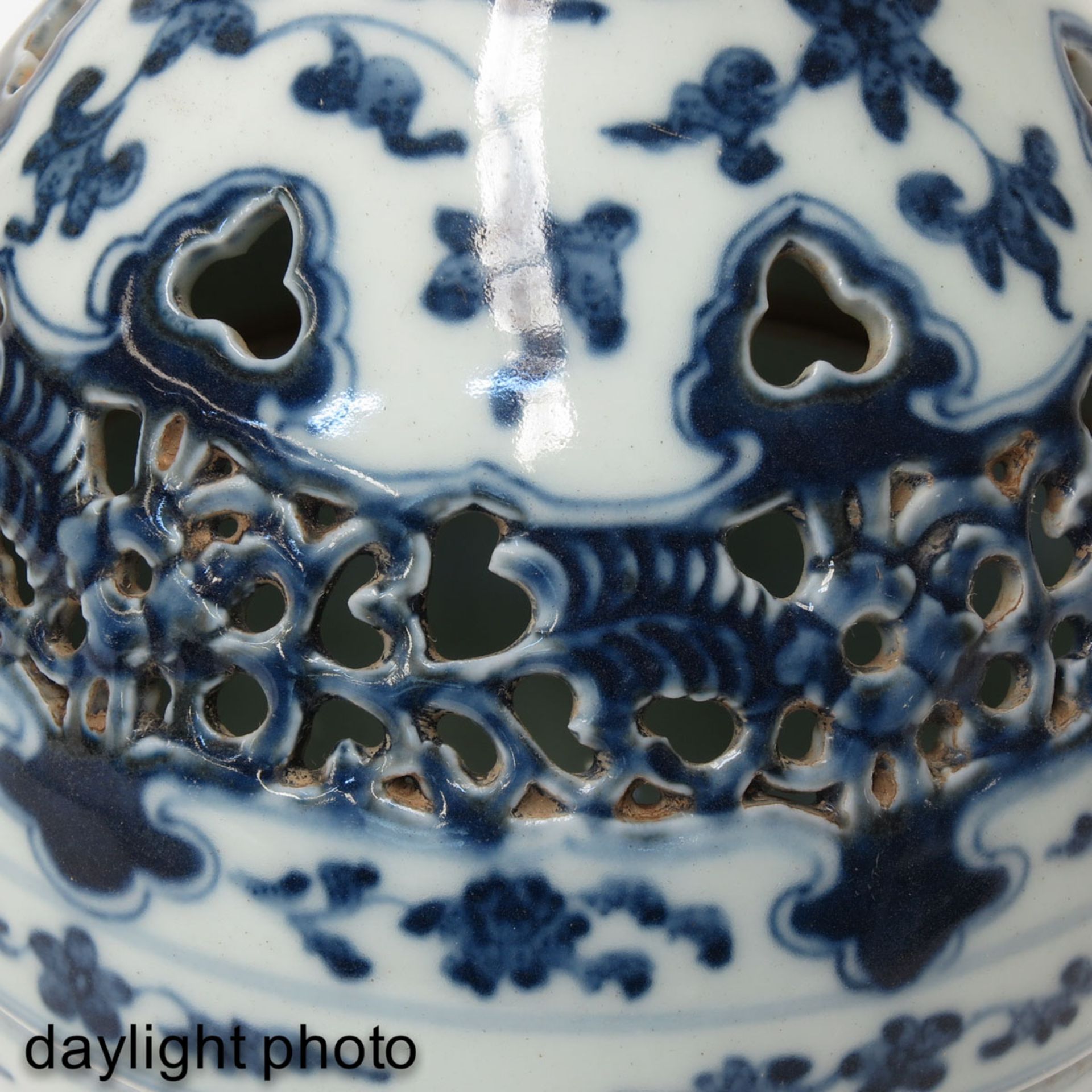 A Blue and White Censer with Cover - Image 10 of 10