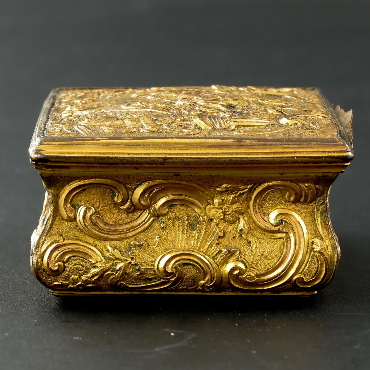 An 18th Century Gilt Snuff Box - Image 4 of 10