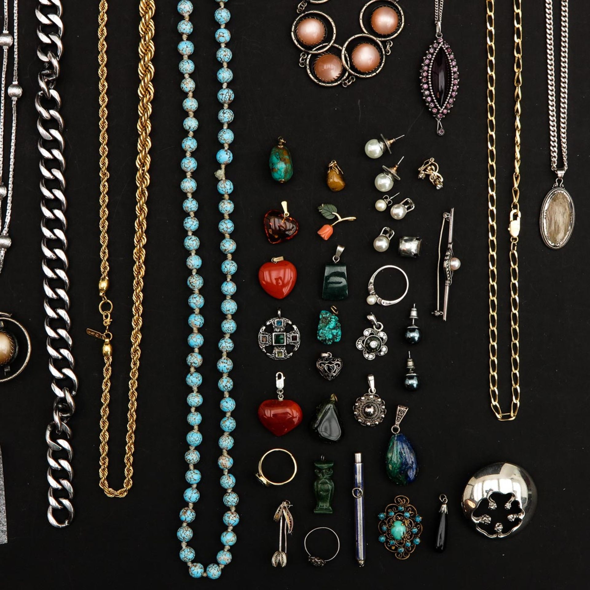 A Jewelry Box of Costume Jewelry - Bild 4 aus 5