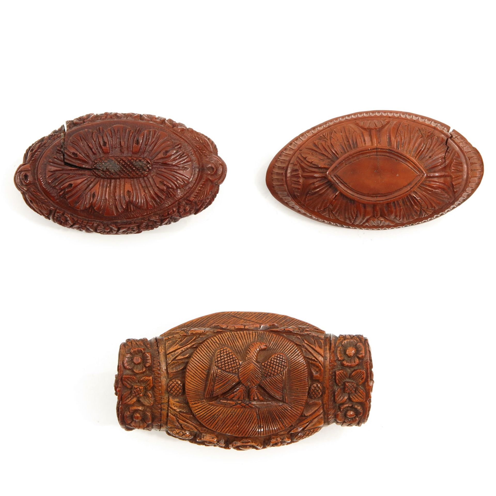 A Lot of 3 Carved Wood Snuff Boxes - Bild 2 aus 9