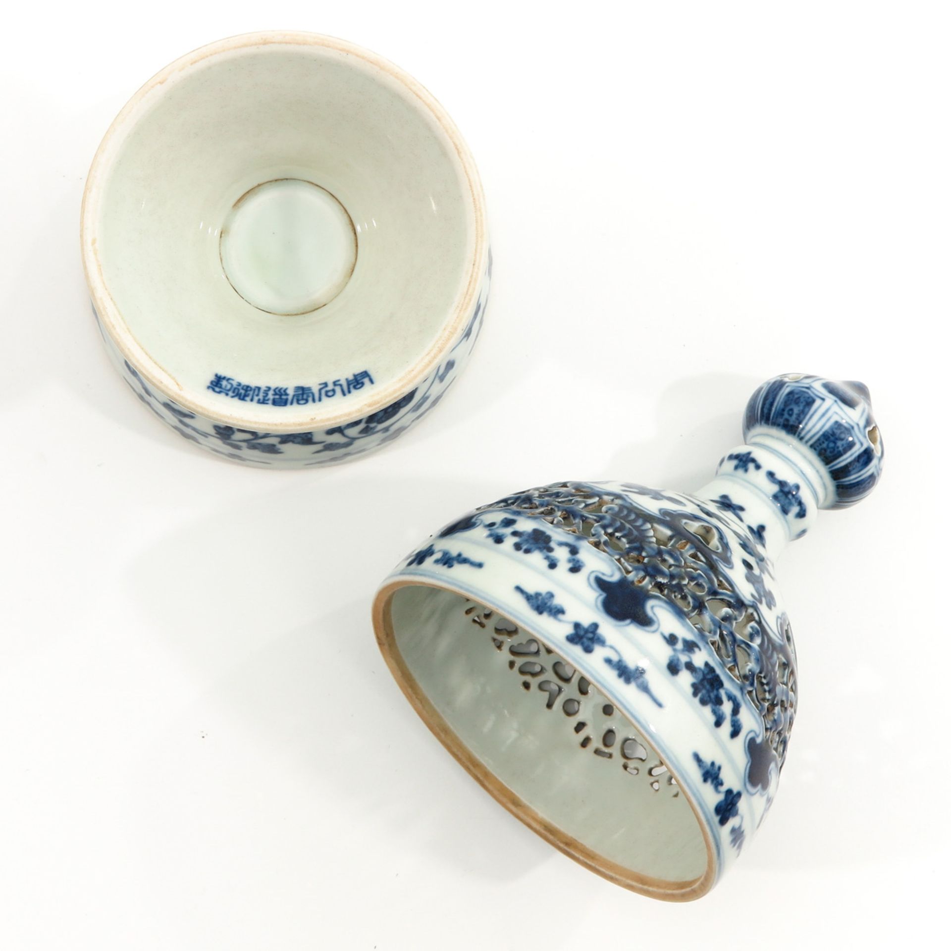 A Blue and White Censer with Cover - Image 6 of 10