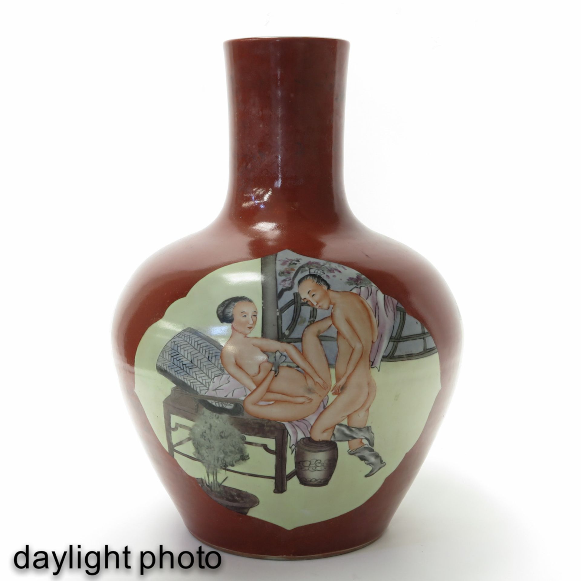A Large Bottle Vase - Bild 7 aus 9