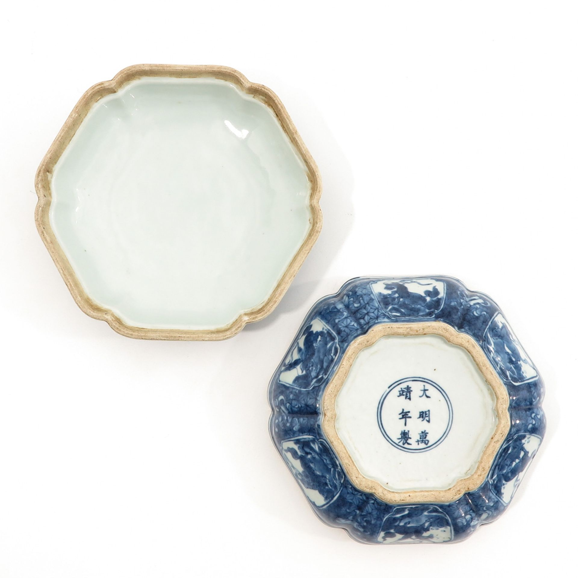A Blue and White Dish with Cover - Image 6 of 10