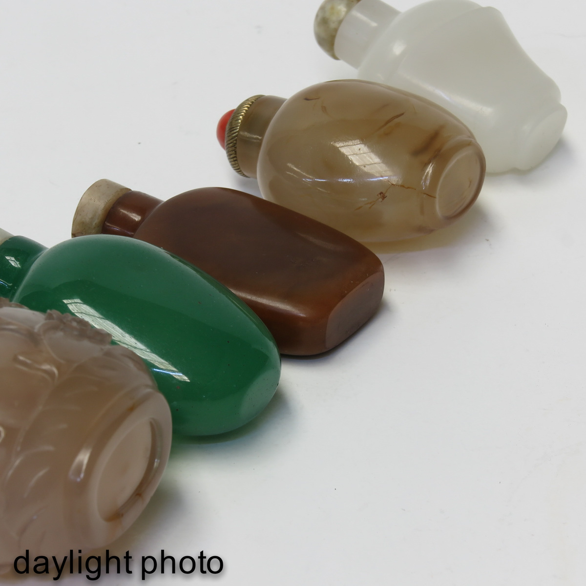 A Collection of 5 Snuff Bottles - Image 8 of 10