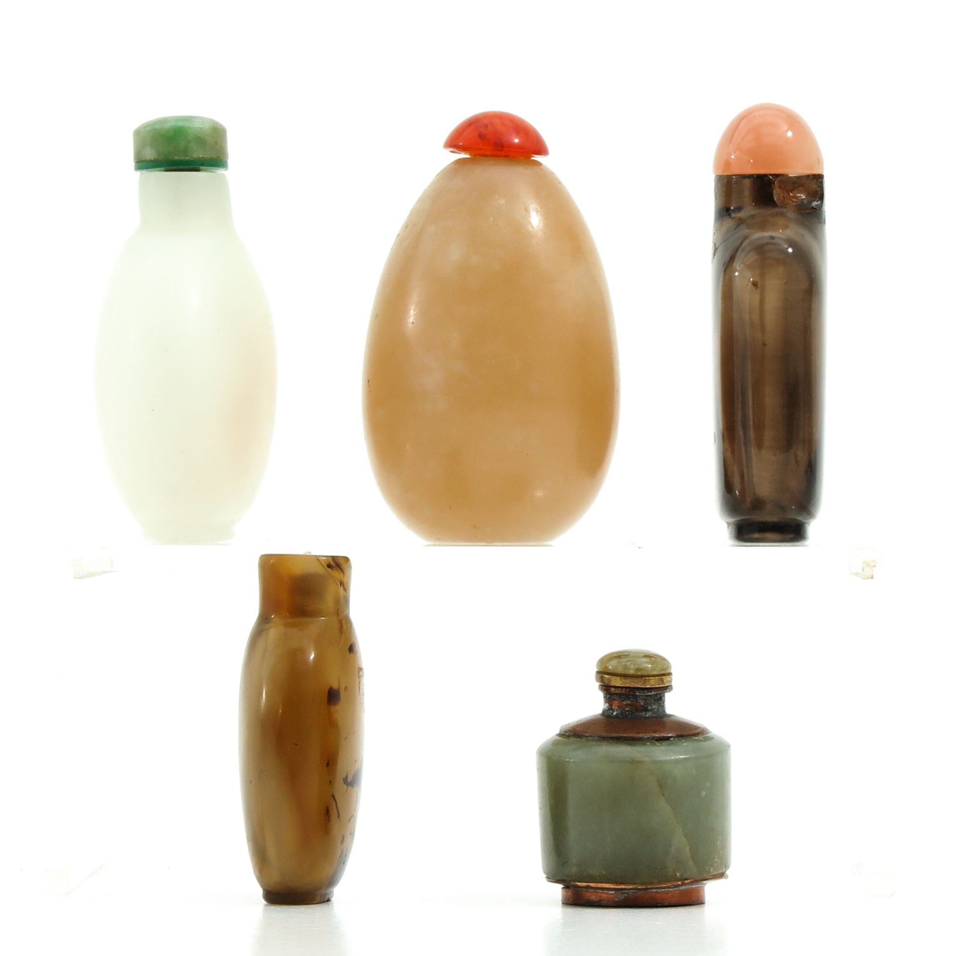 A Collection of 5 Snuff Bottles - Bild 4 aus 10