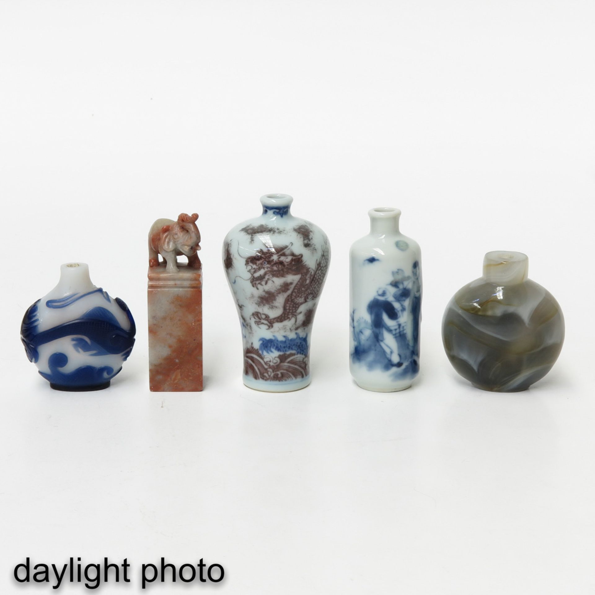 A Diverse Collection of Porcelain - Bild 7 aus 9