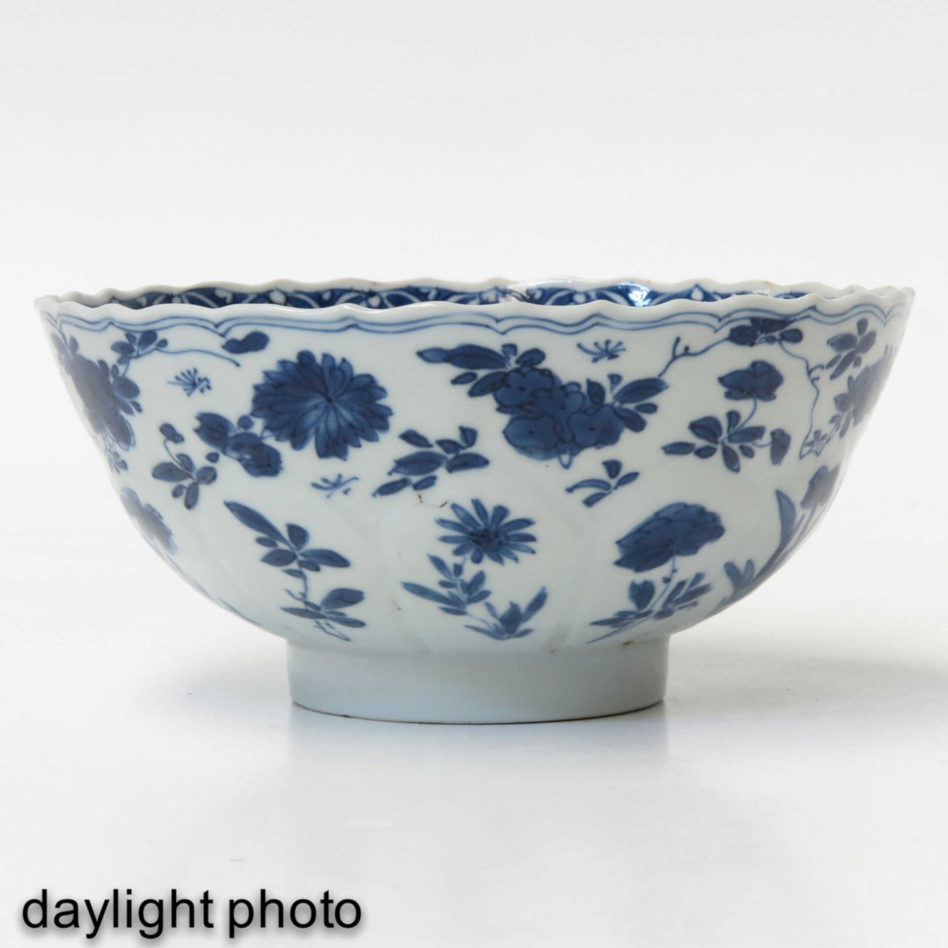 A Blue and White Bowl - Bild 7 aus 10