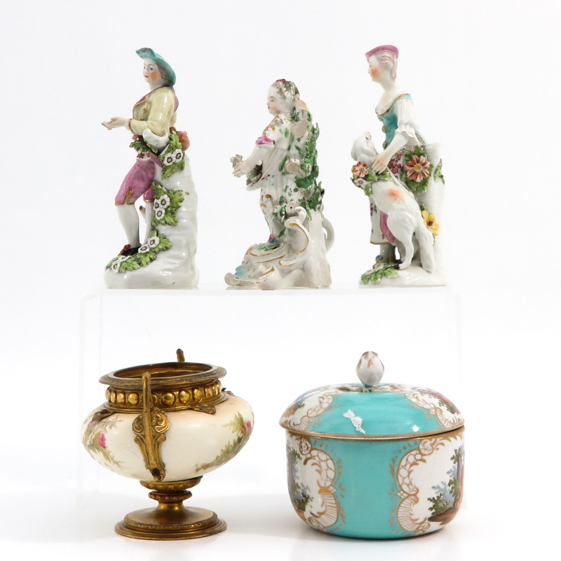 A Lot of 5 Pieces of European Porcelain - Bild 2 aus 10