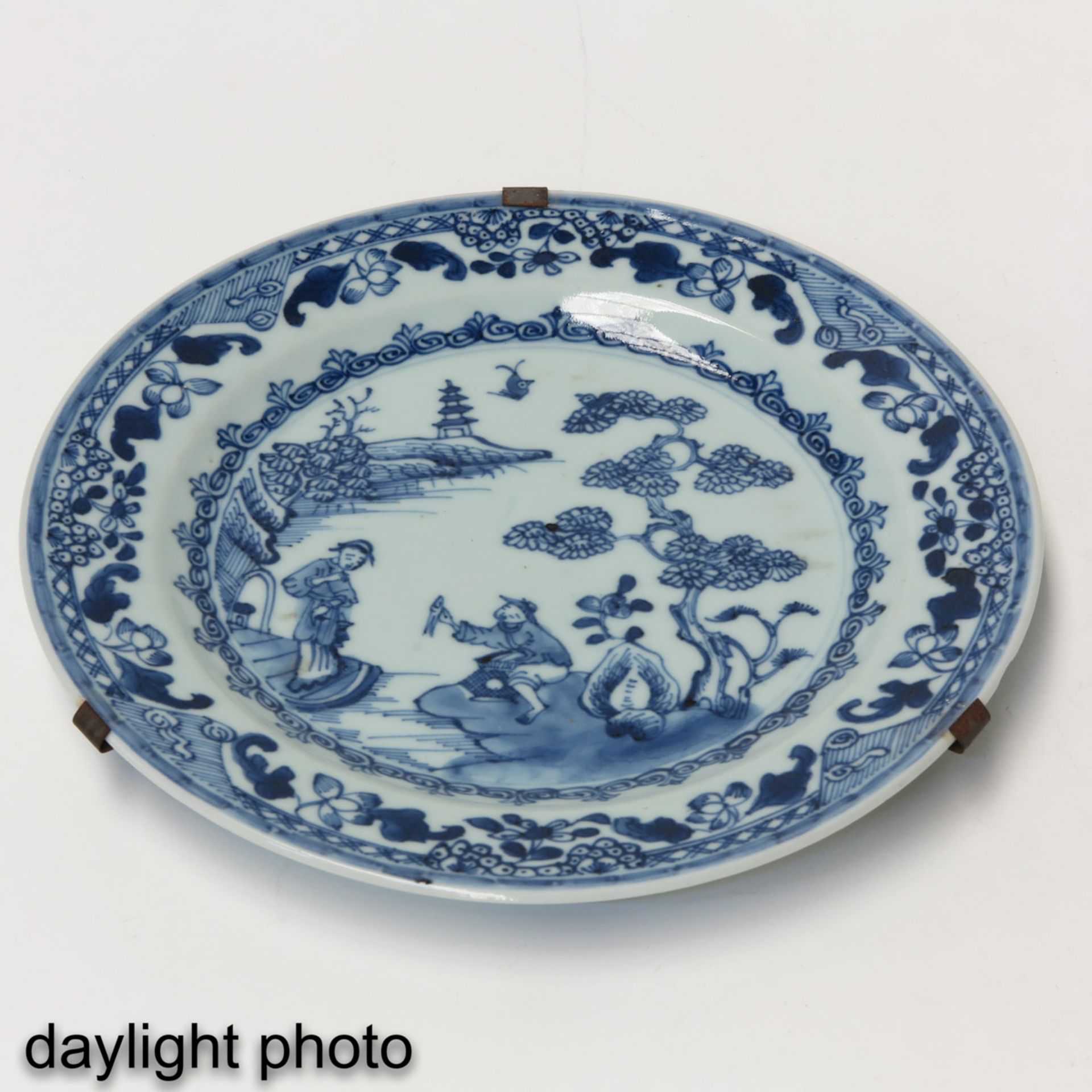 A Pair of Blue and White Plates - Image 7 of 10