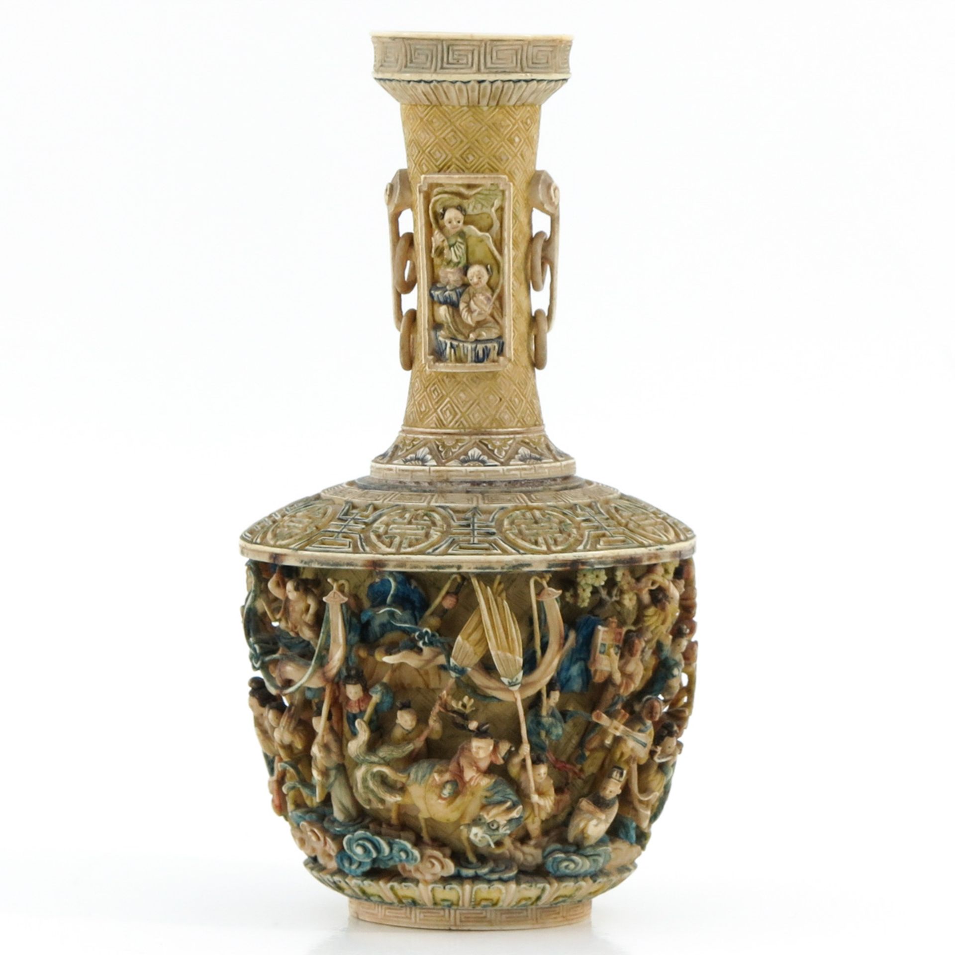 A Carved Vase - Bild 3 aus 10