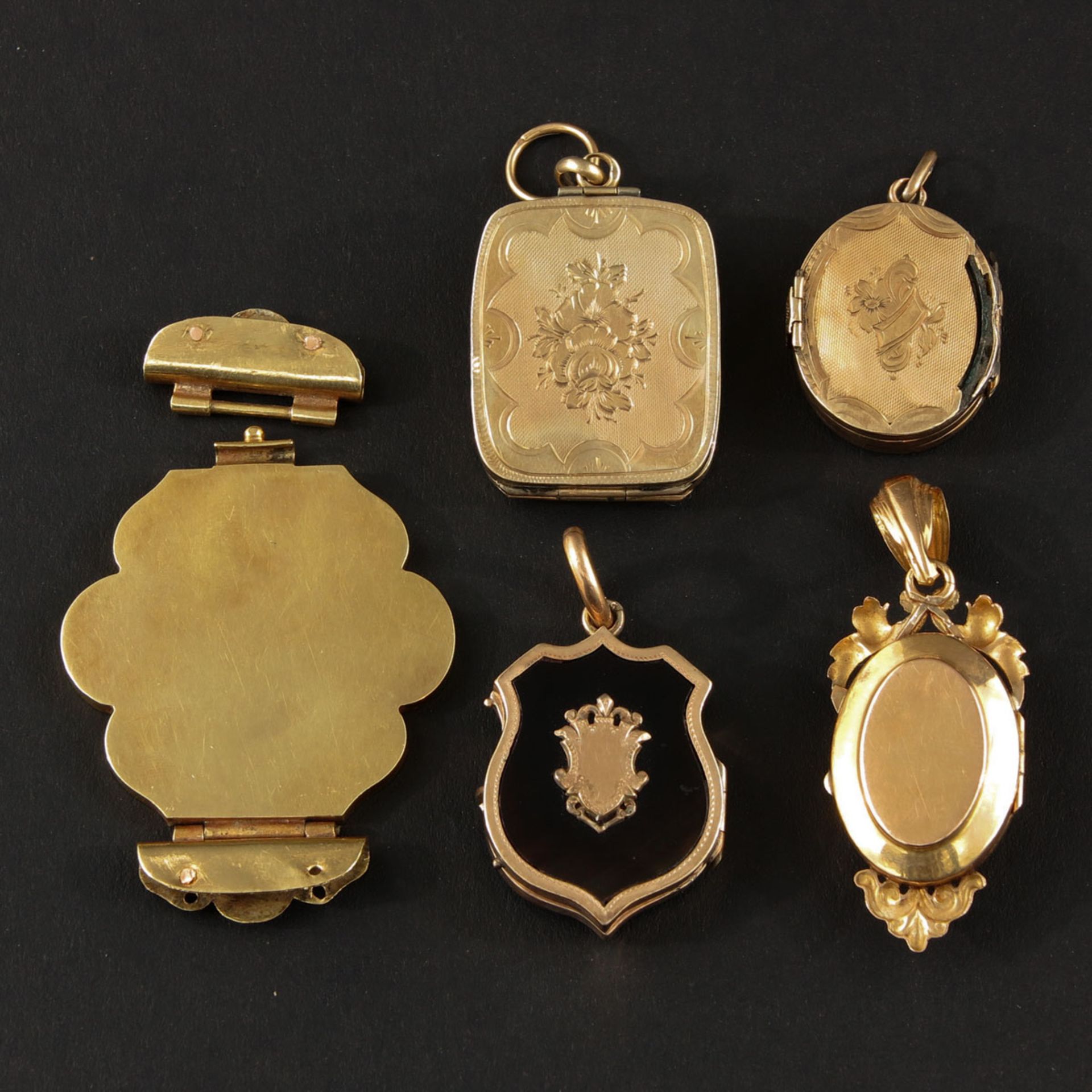 A Lot of Photo Medallions and Bible Clasp - Image 2 of 7