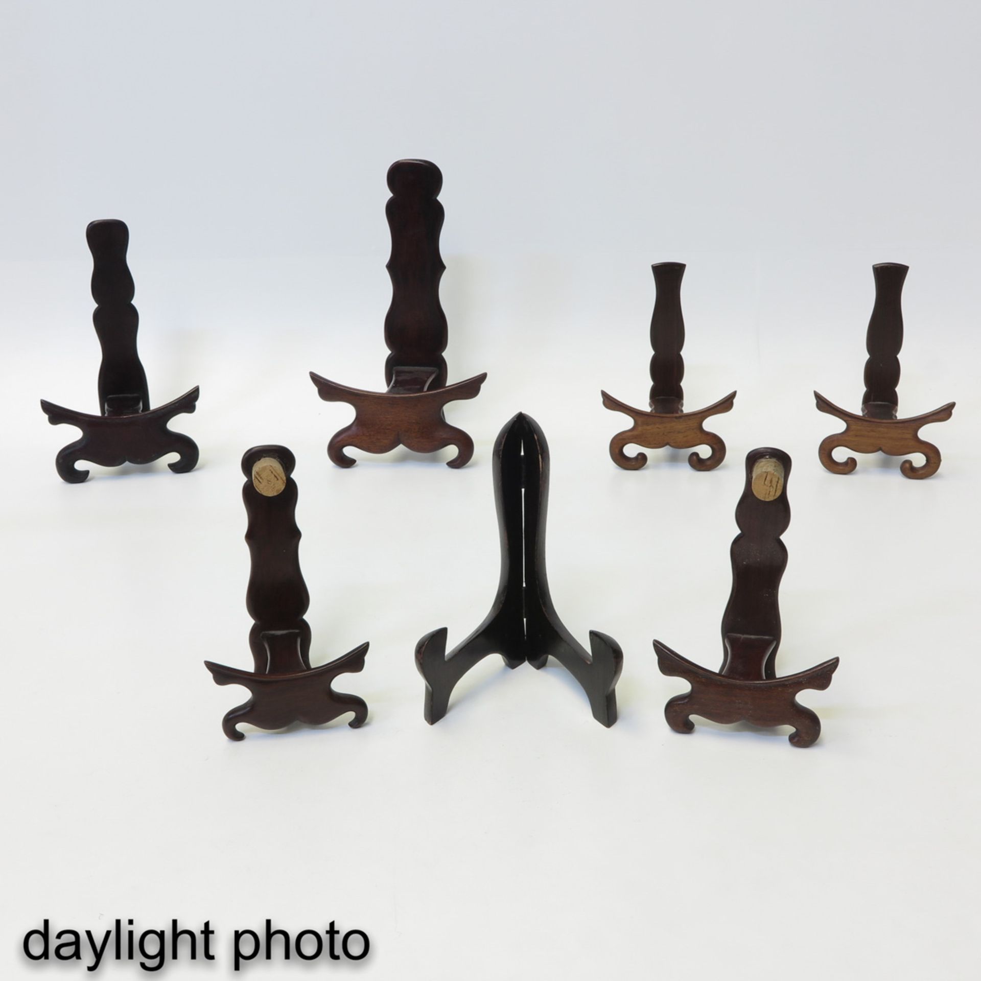 A Collection of 7 Plate Stands - Image 5 of 8