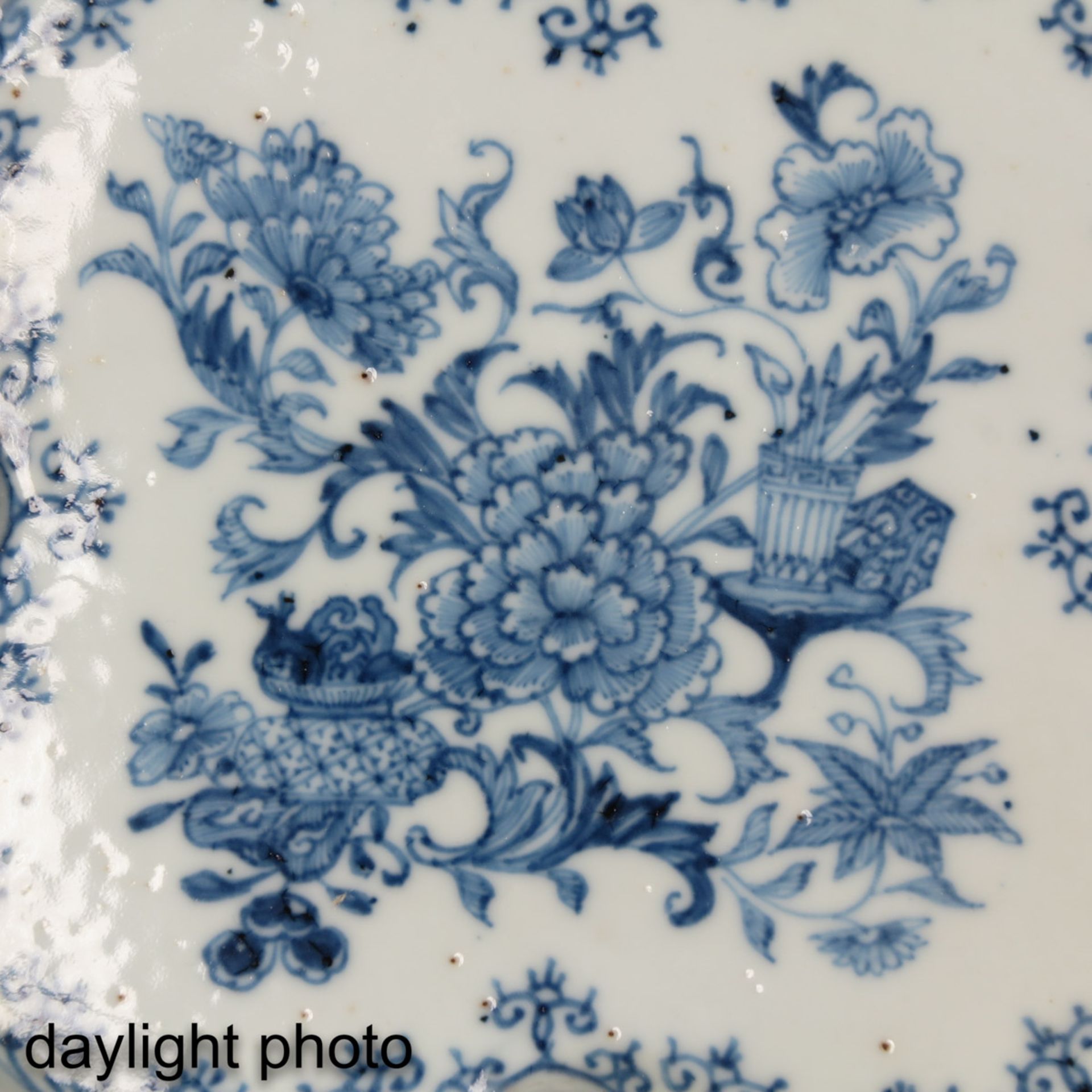 A Lot of 2 Blue and White Trays - Bild 9 aus 10