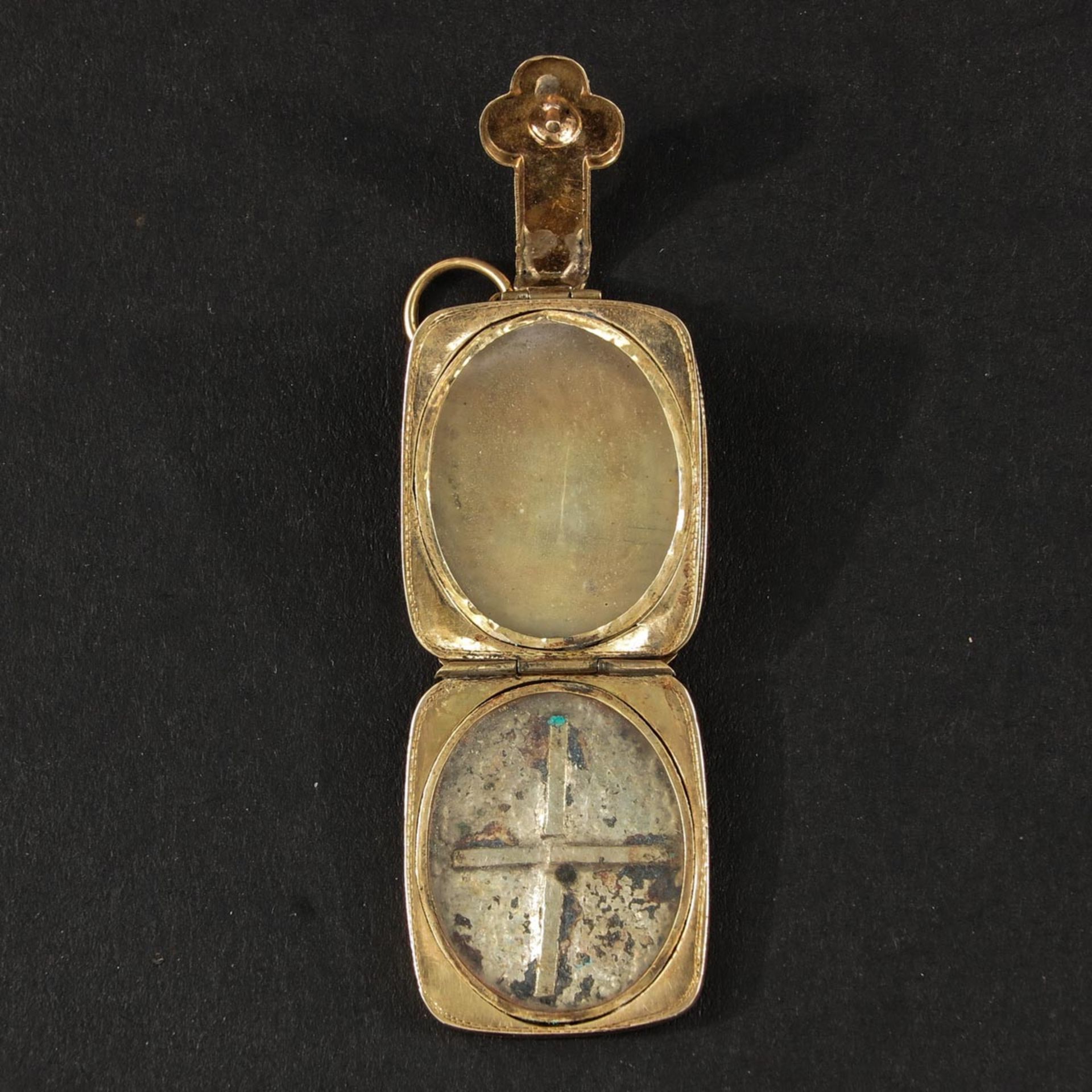 A Lot of Photo Medallions and Bible Clasp - Image 5 of 7