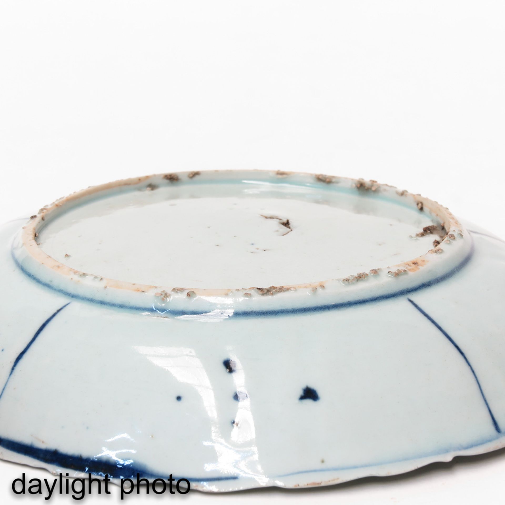 A Blue and White Dish - Bild 4 aus 5