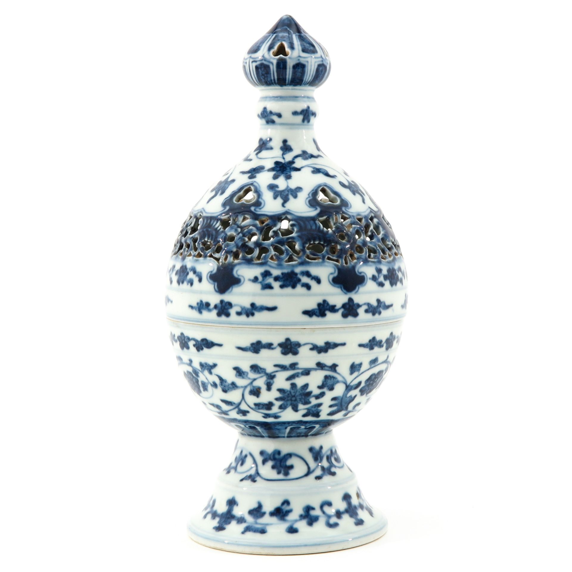 A Blue and White Censer with Cover - Image 2 of 10