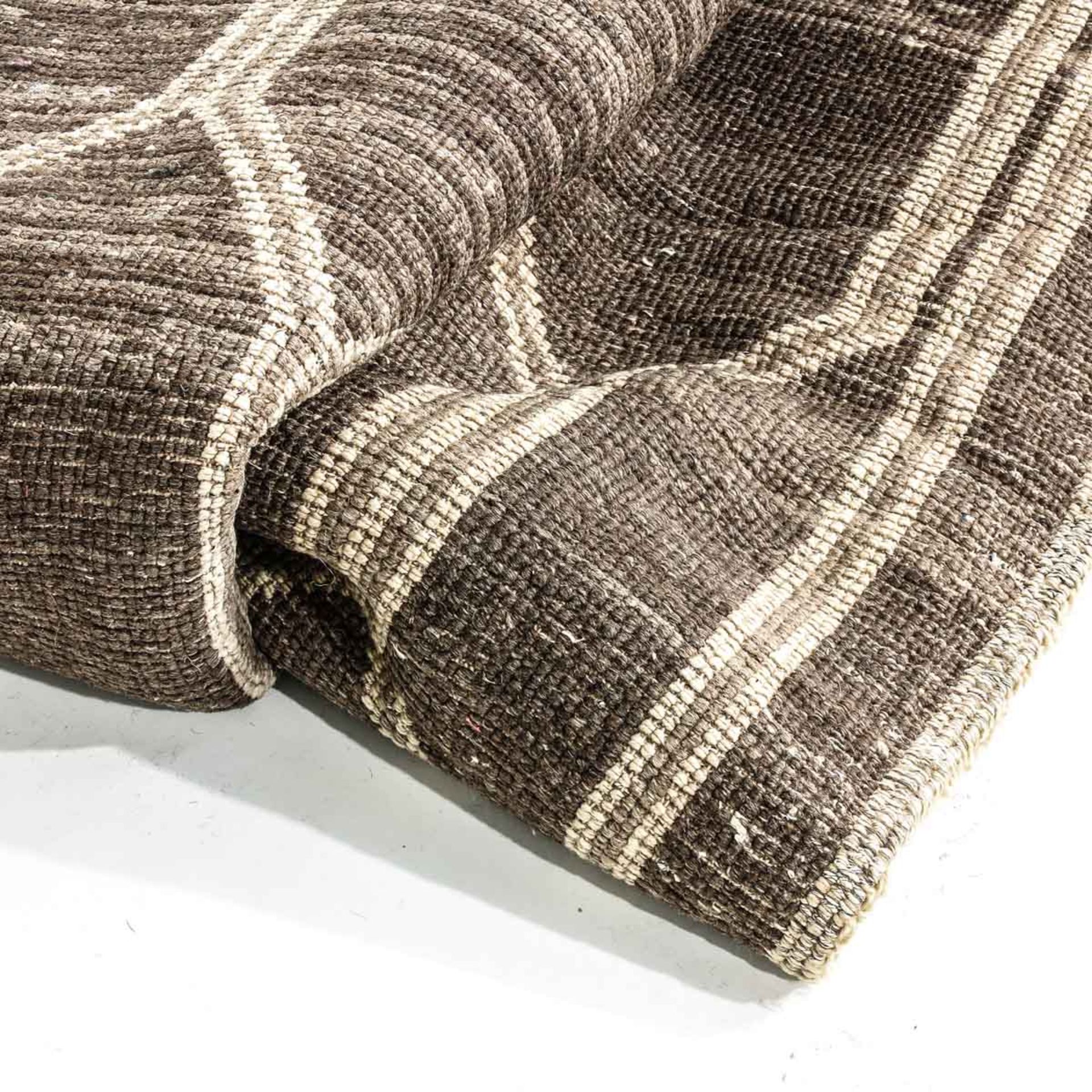 A Very Large Wool Carpet - Bild 6 aus 7
