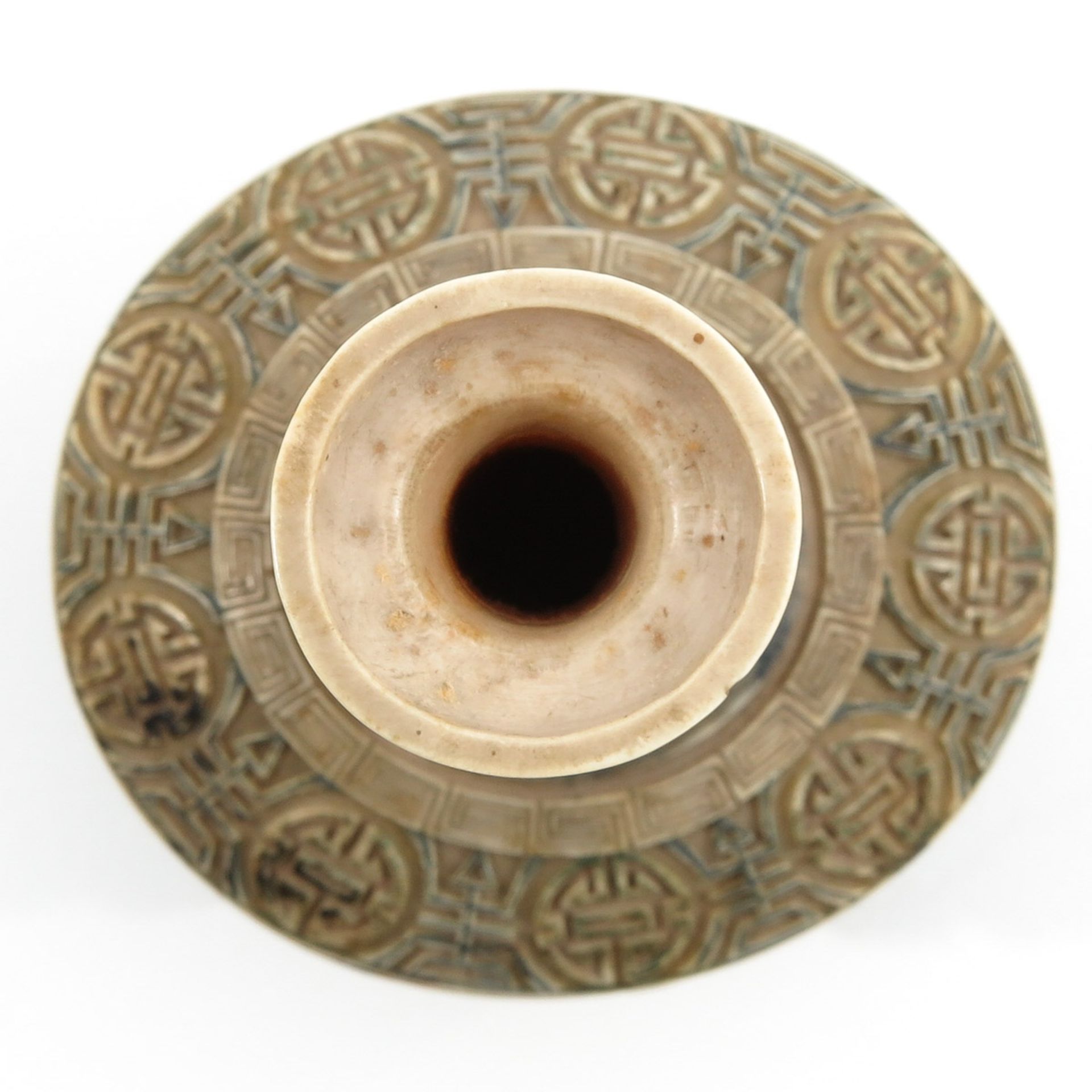 A Carved Vase - Bild 5 aus 10