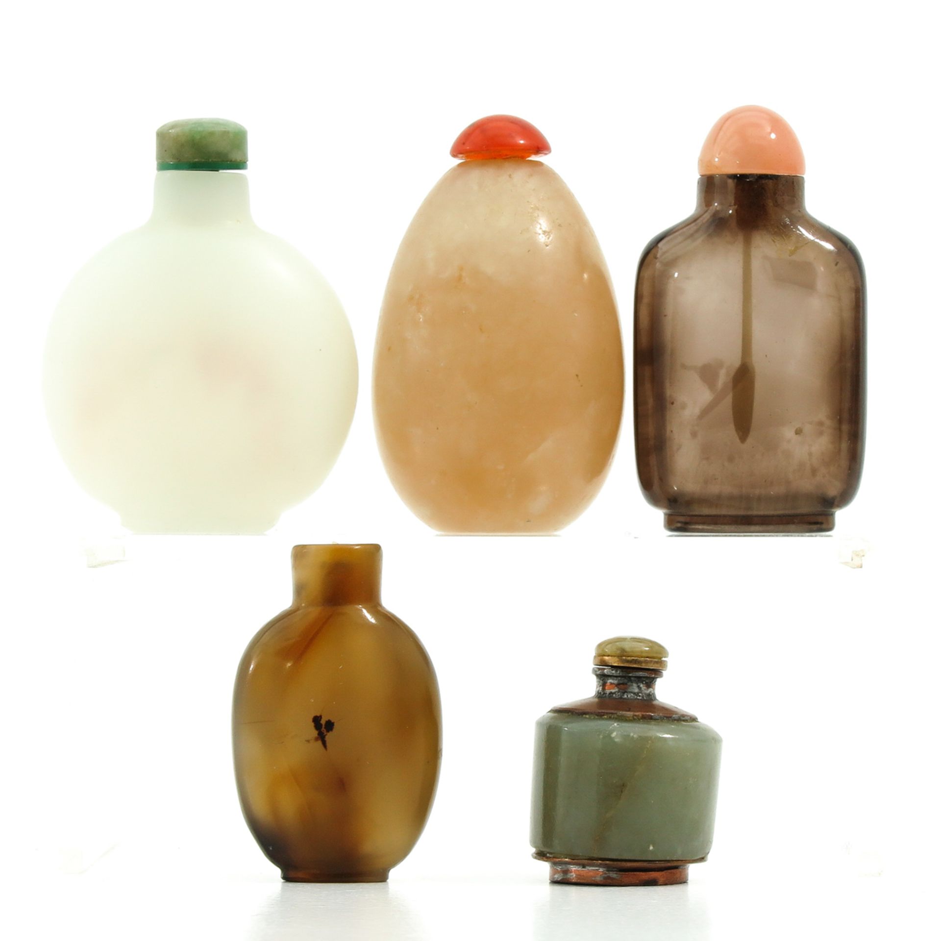A Collection of 5 Snuff Bottles - Bild 3 aus 10