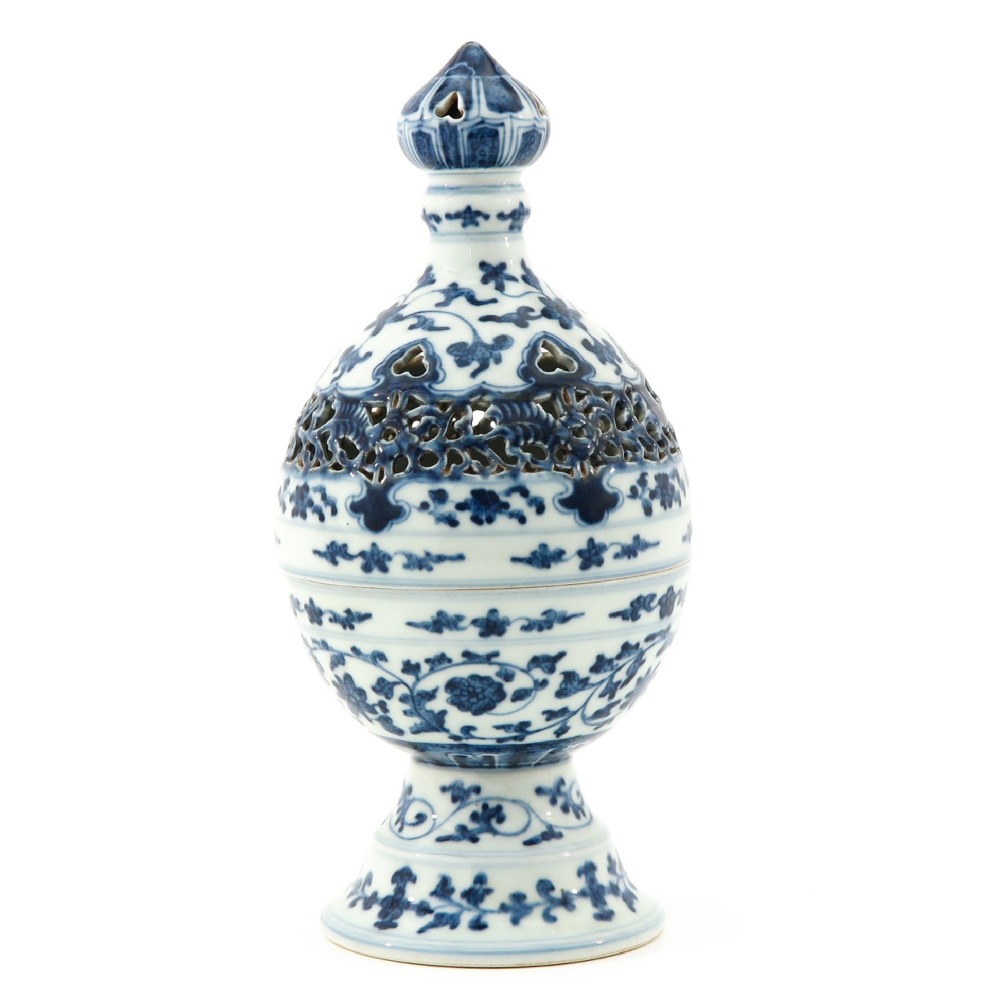 A Blue and White Censer with Cover - Image 4 of 10