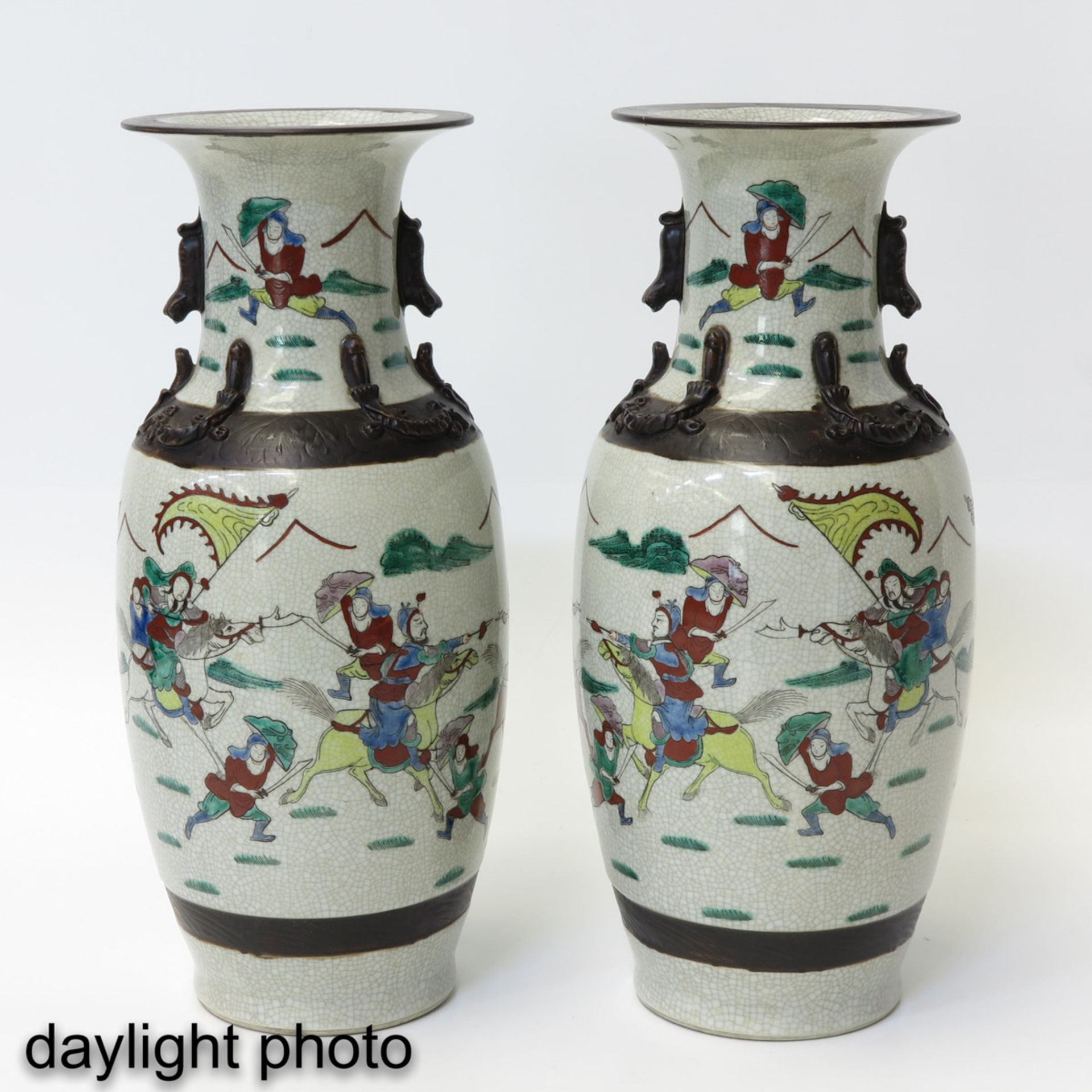 A Pair of Nanking Vases - Bild 7 aus 10