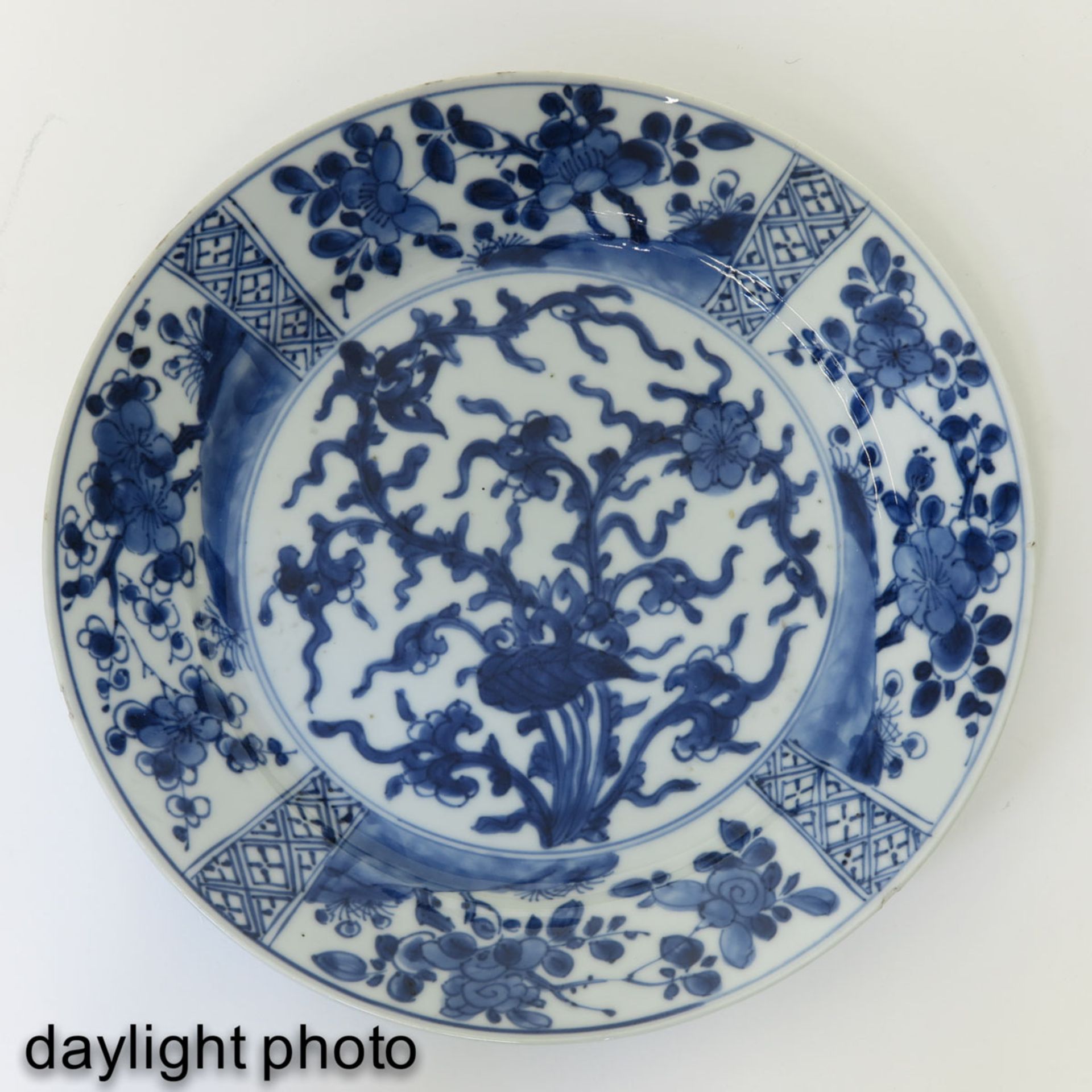 A Series of 3 Blue and White Plates - Bild 9 aus 10