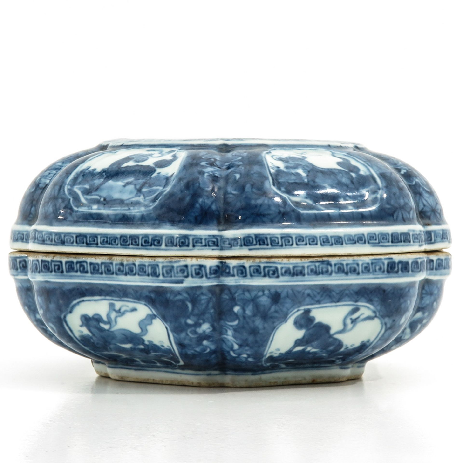 A Blue and White Dish with Cover - Image 4 of 10