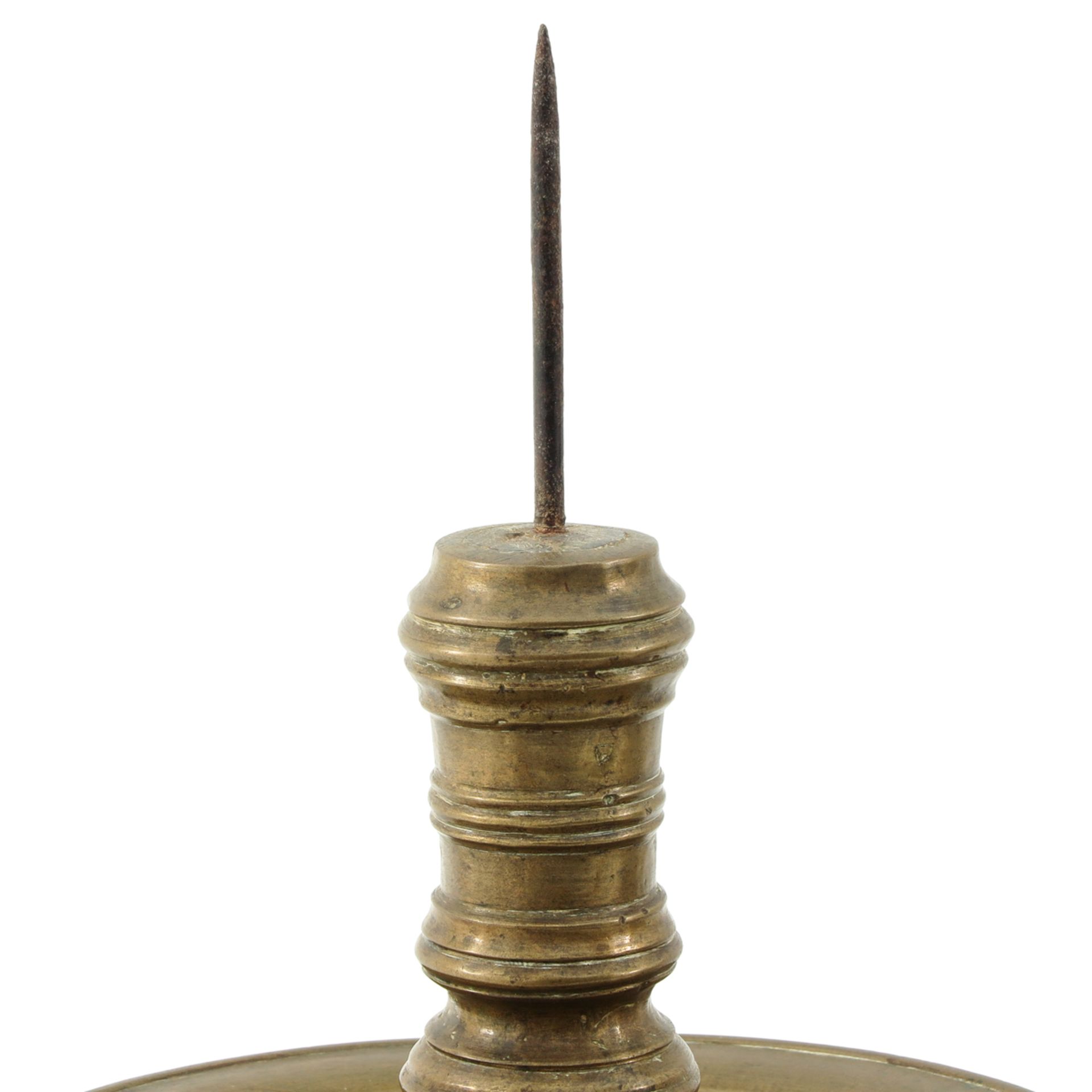 A Pair of Antique Brass Candlesticks - Bild 6 aus 7