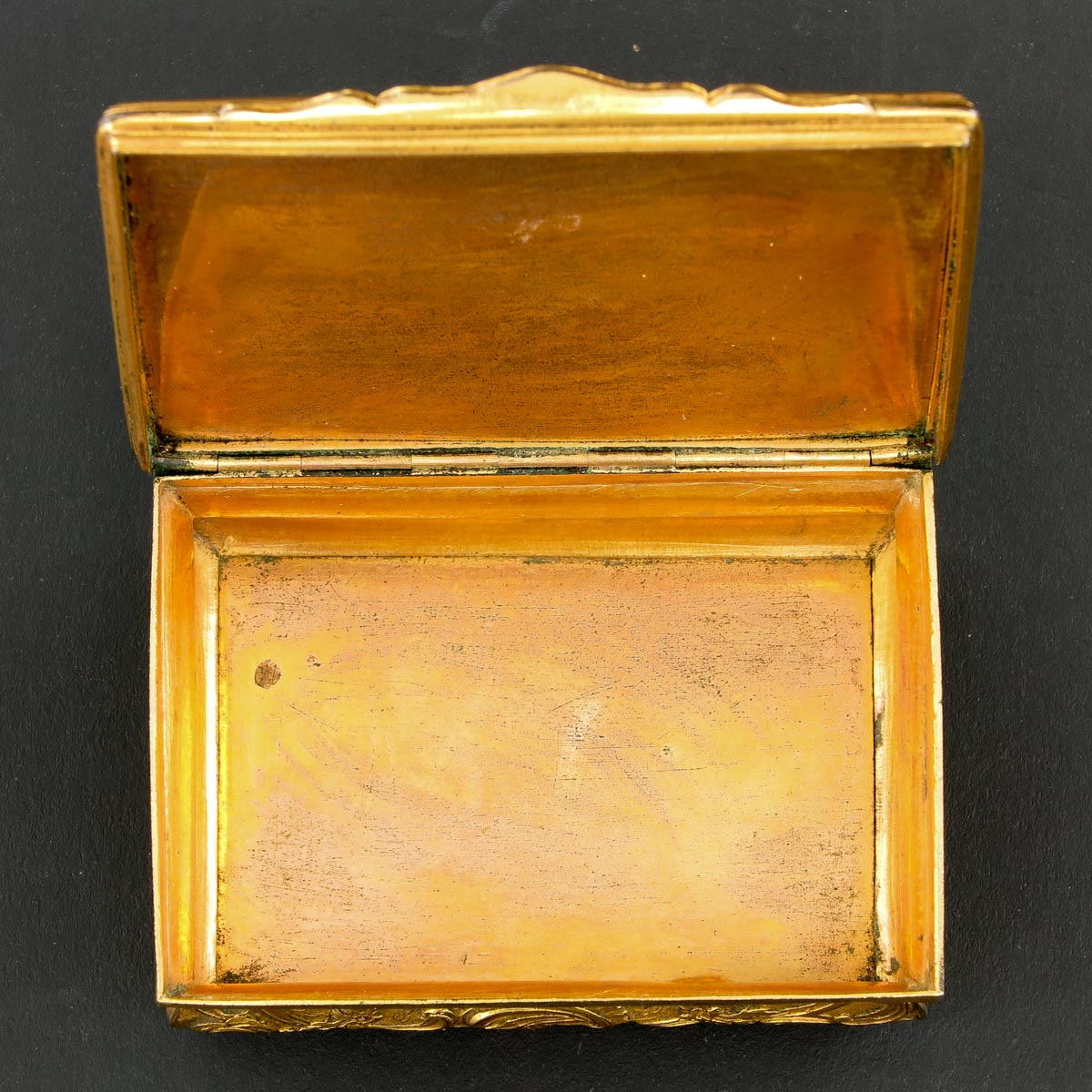 An 18th Century Gilt Snuff Box - Image 7 of 10