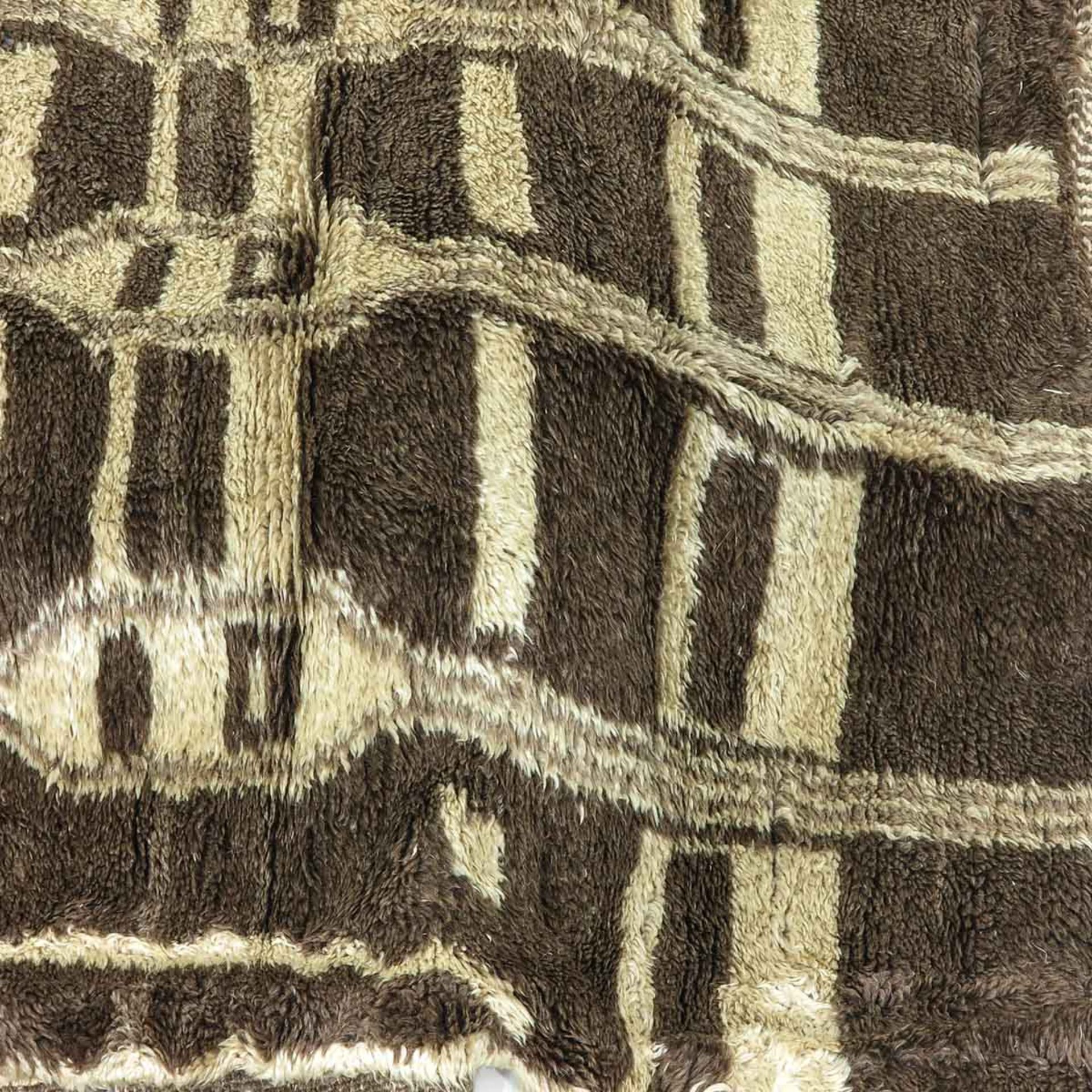 A Very Large Wool Carpet - Bild 2 aus 7
