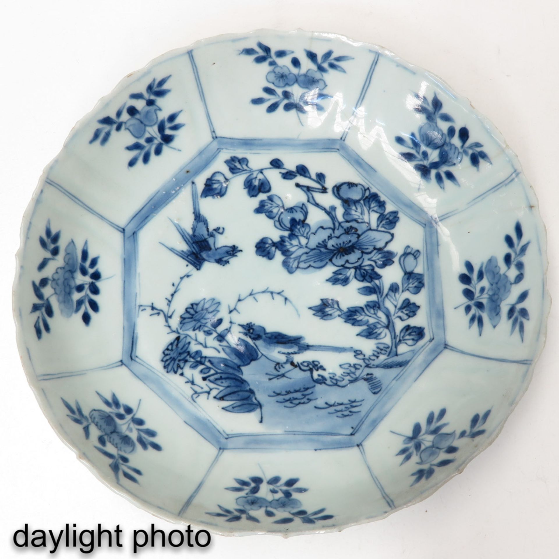 A Blue and White Dish - Bild 3 aus 5