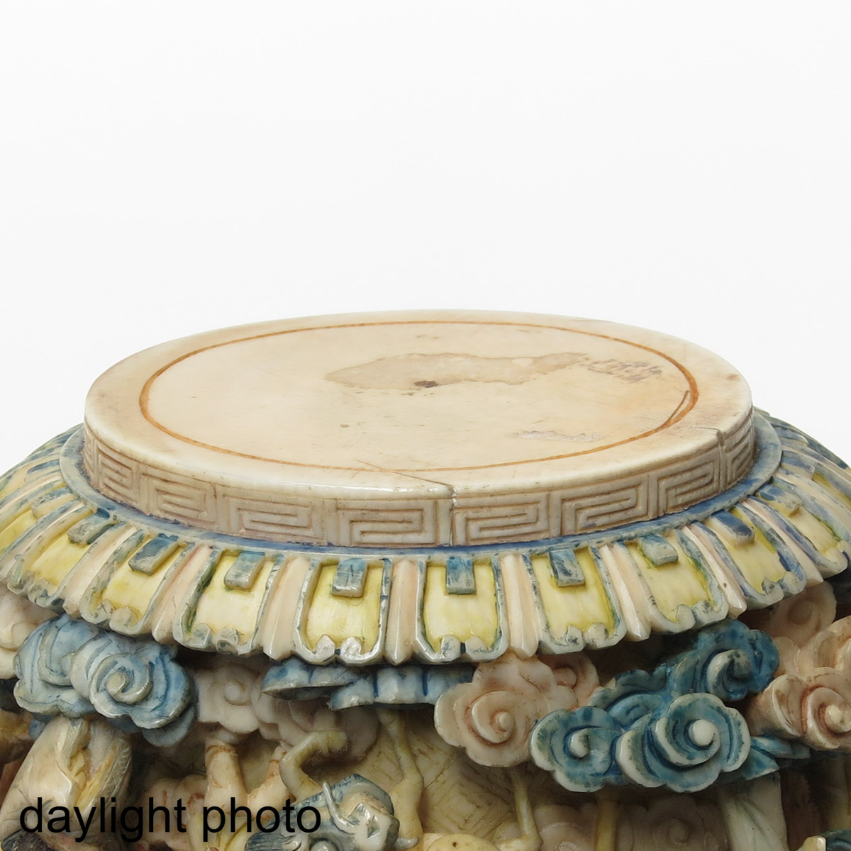 A Carved Vase - Image 8 of 10