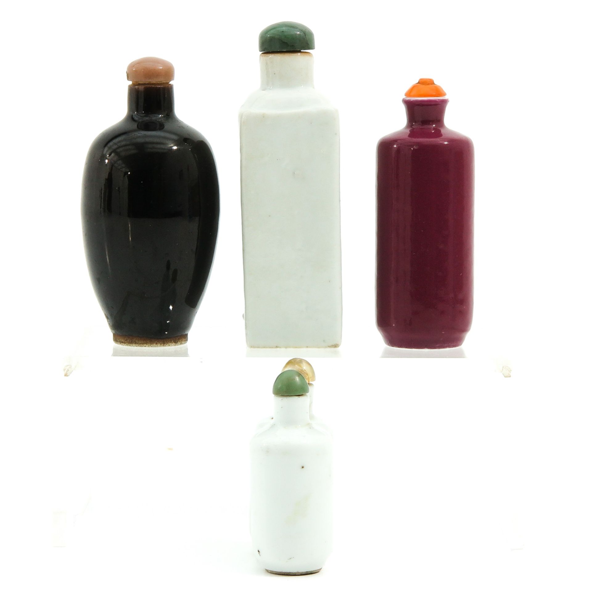 A Collection of 4 Snuff Bottles - Bild 4 aus 10