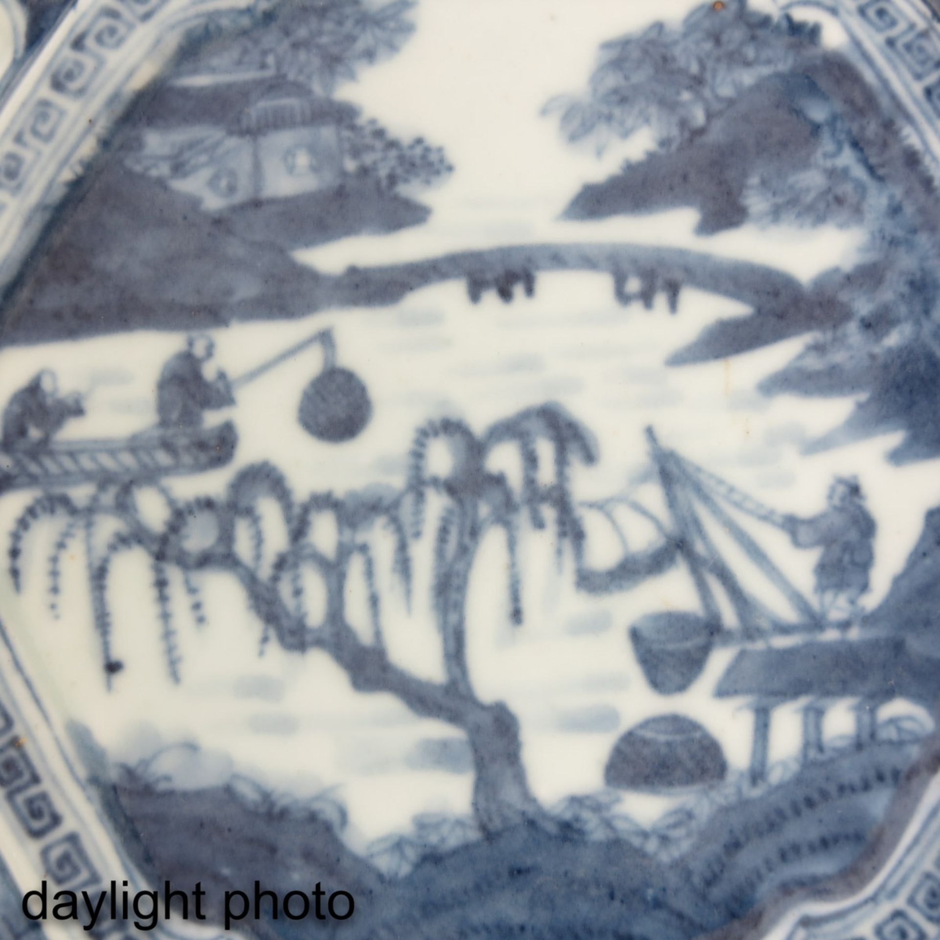 A Blue and White Dish with Cover - Image 10 of 10