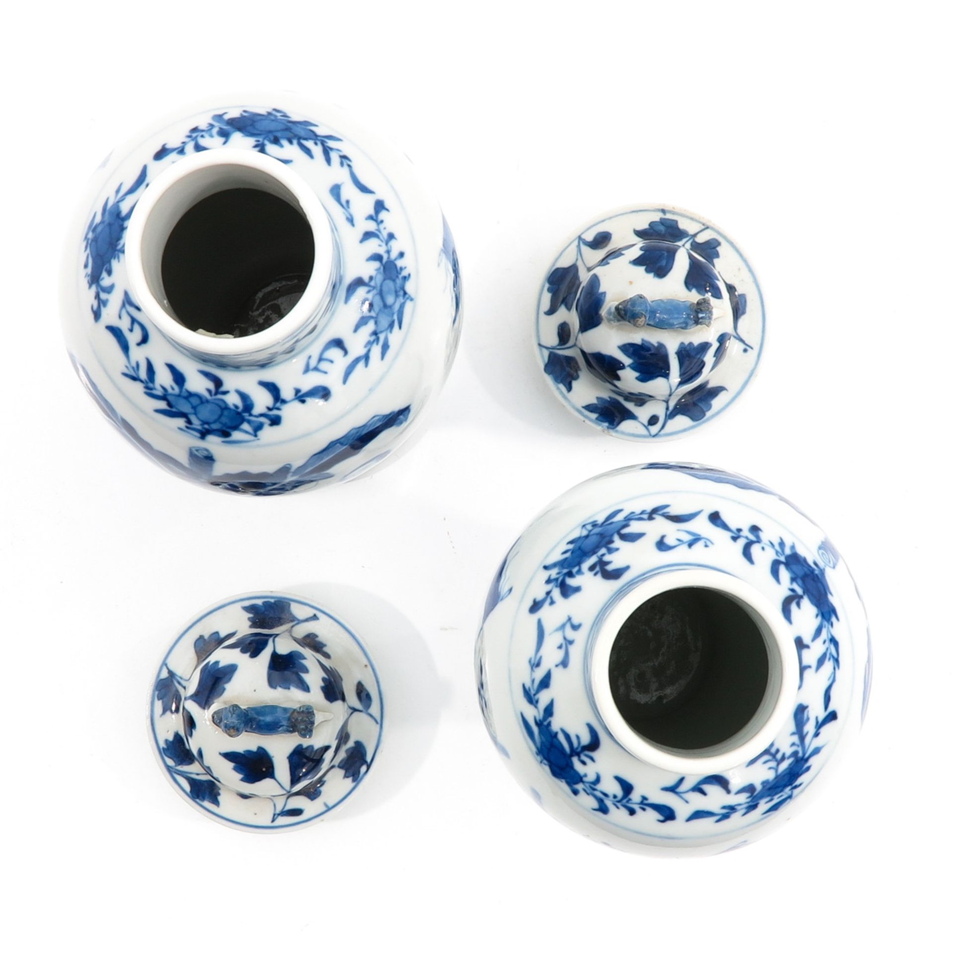 A Pair of Blue and White Vases - Image 5 of 9