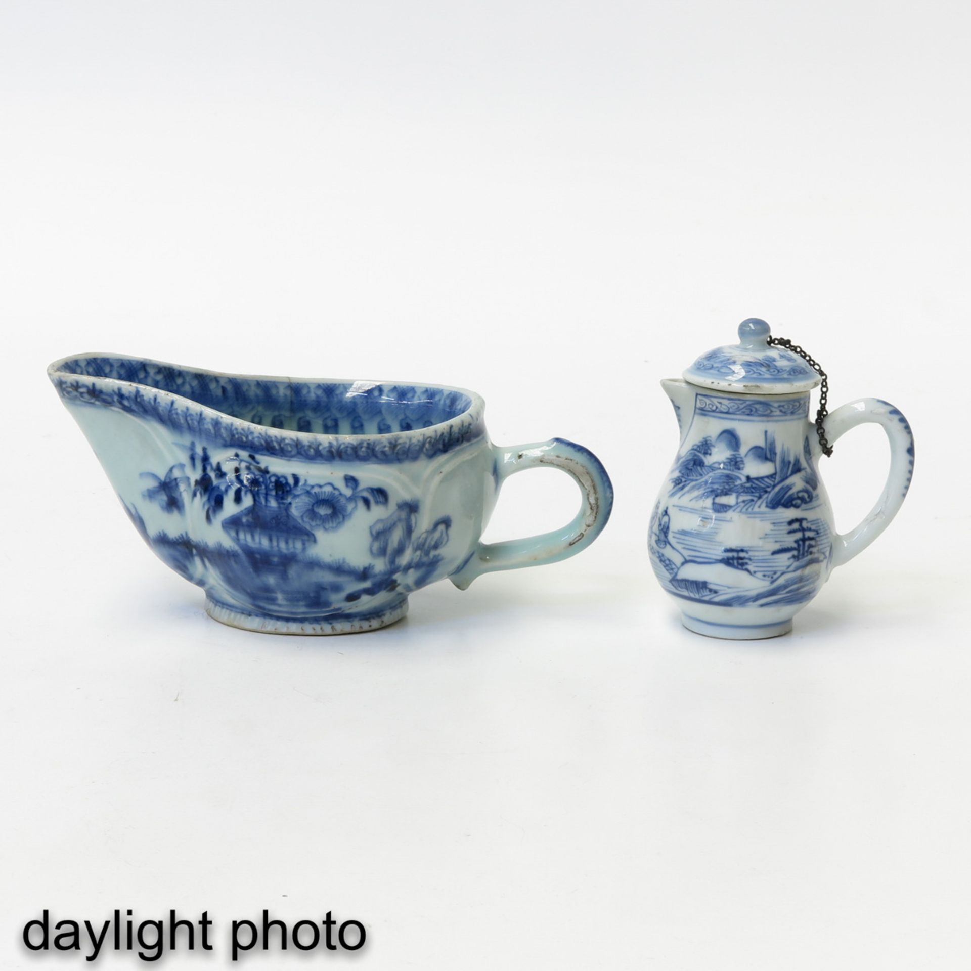 A Gravy Boat and Creamer - Bild 7 aus 10