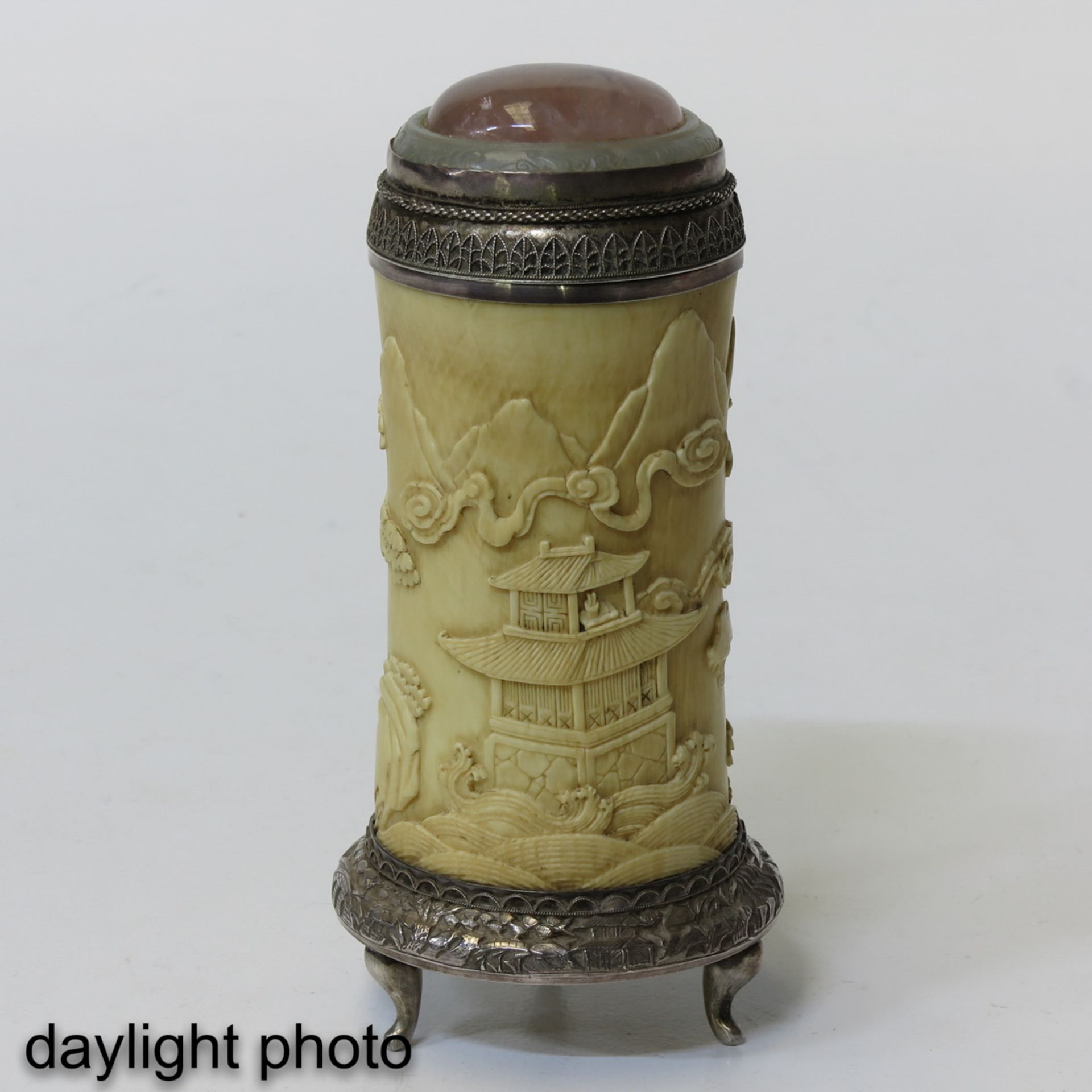 A Carved Jar and Cover - Bild 7 aus 9