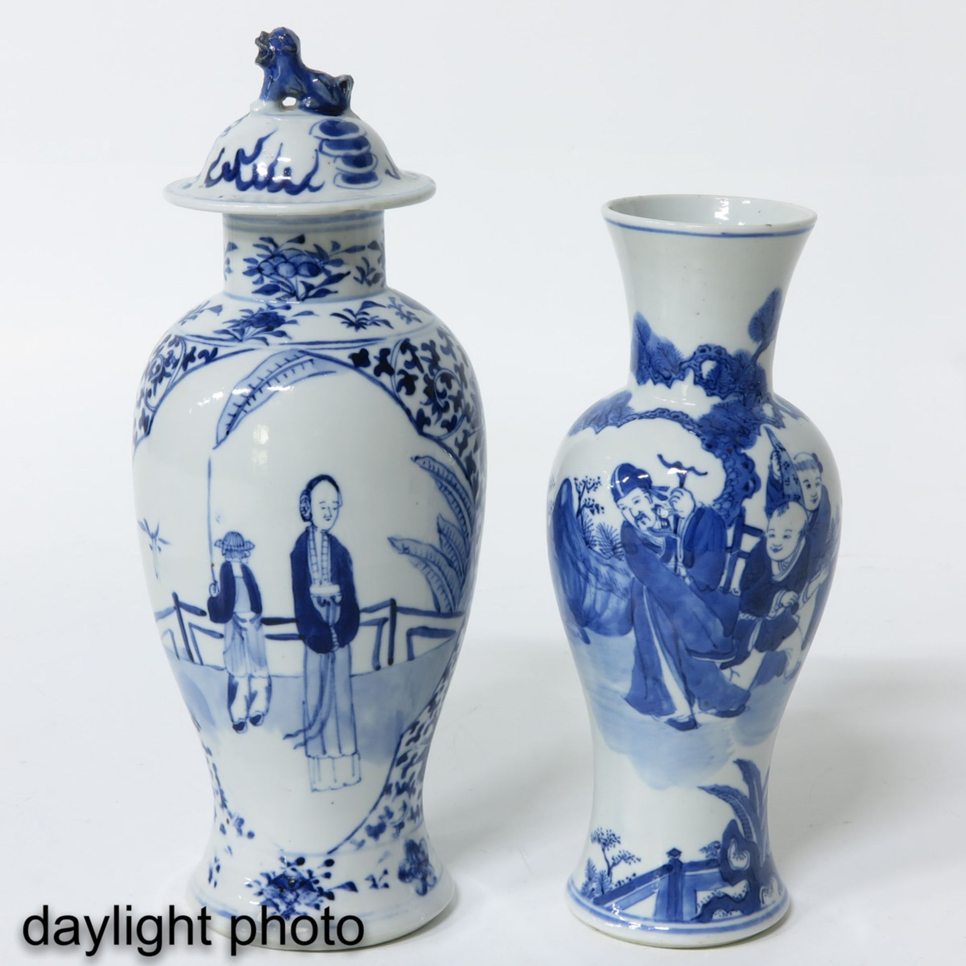 A Lot of 2 Vases - Image 7 of 9