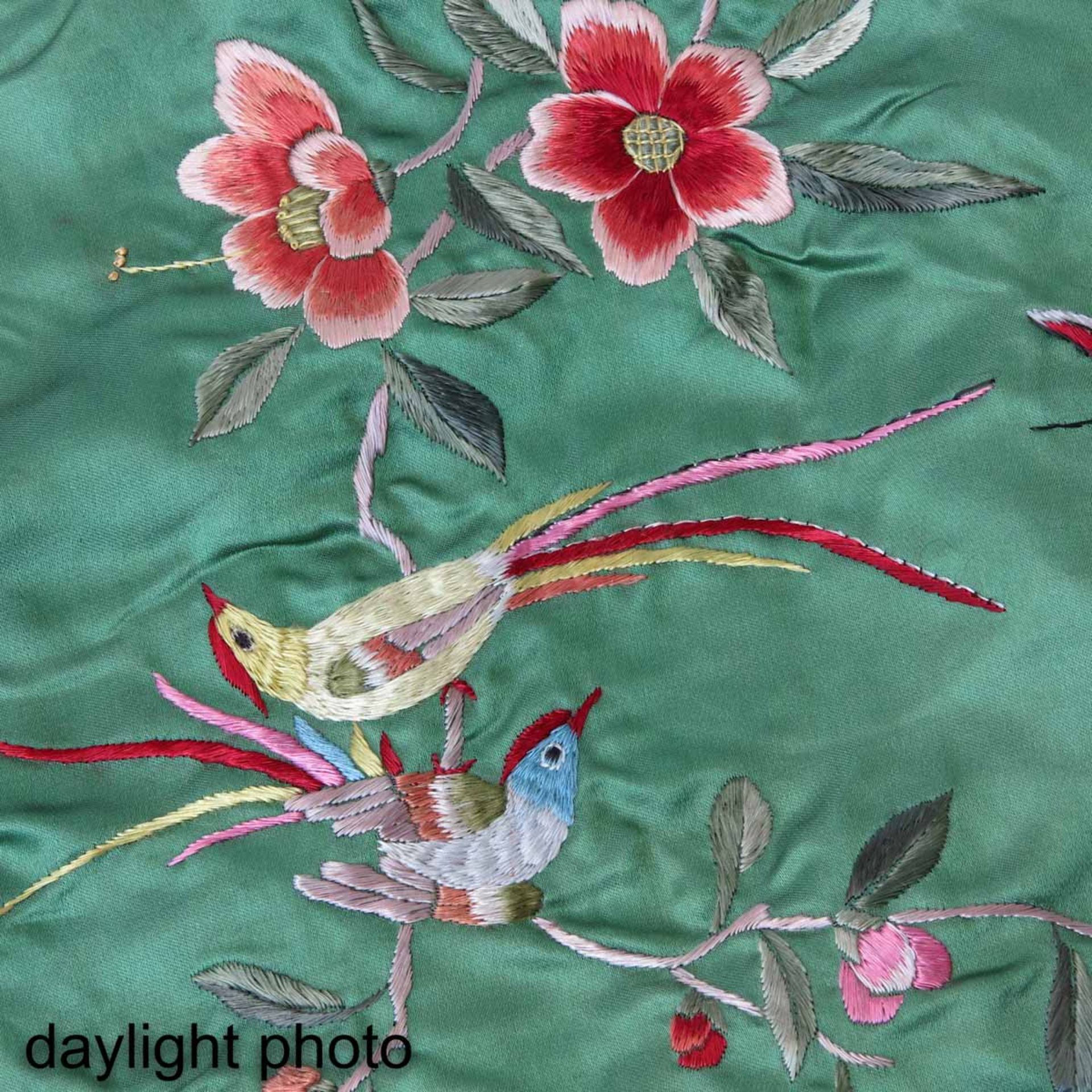 A Collection of Silk Textiles - Bild 9 aus 10